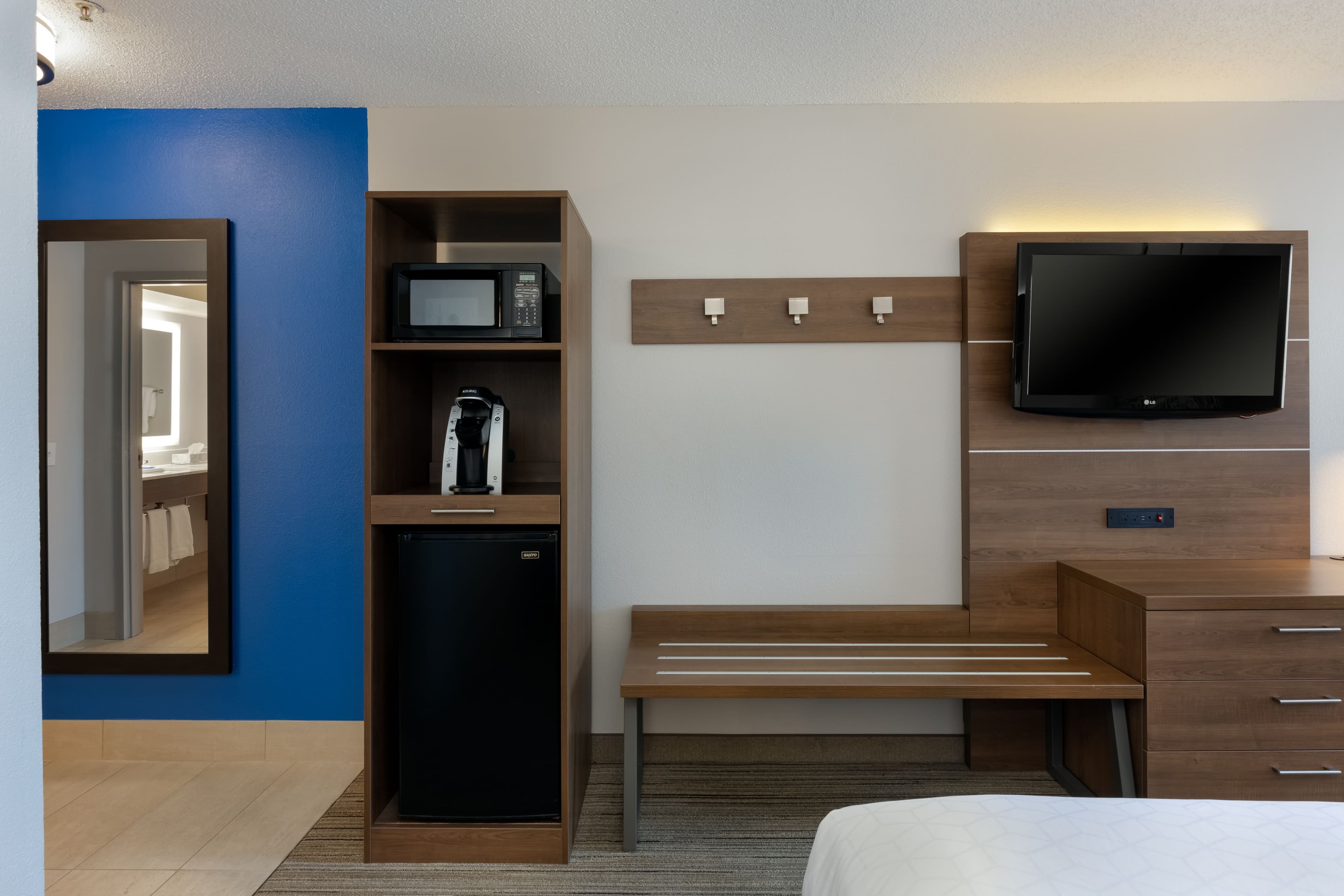 Holiday Inn Express & Suites Milton East I-10 — 35