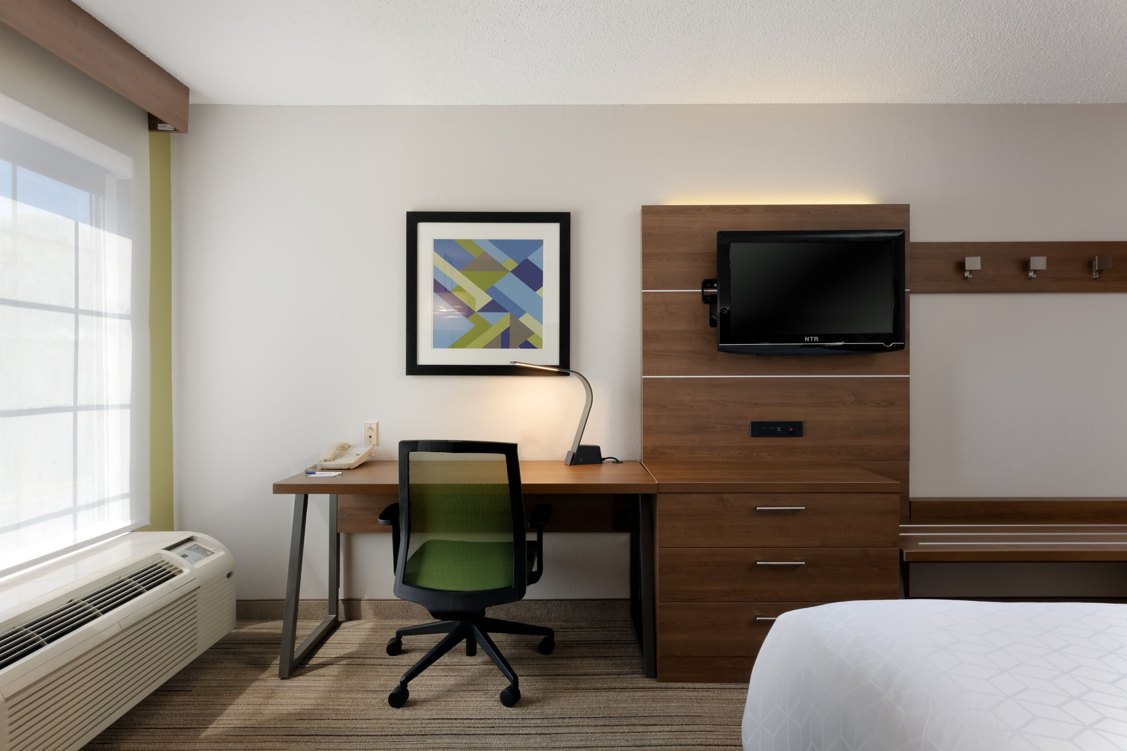 Holiday Inn Express & Suites Milton East I-10 — 29