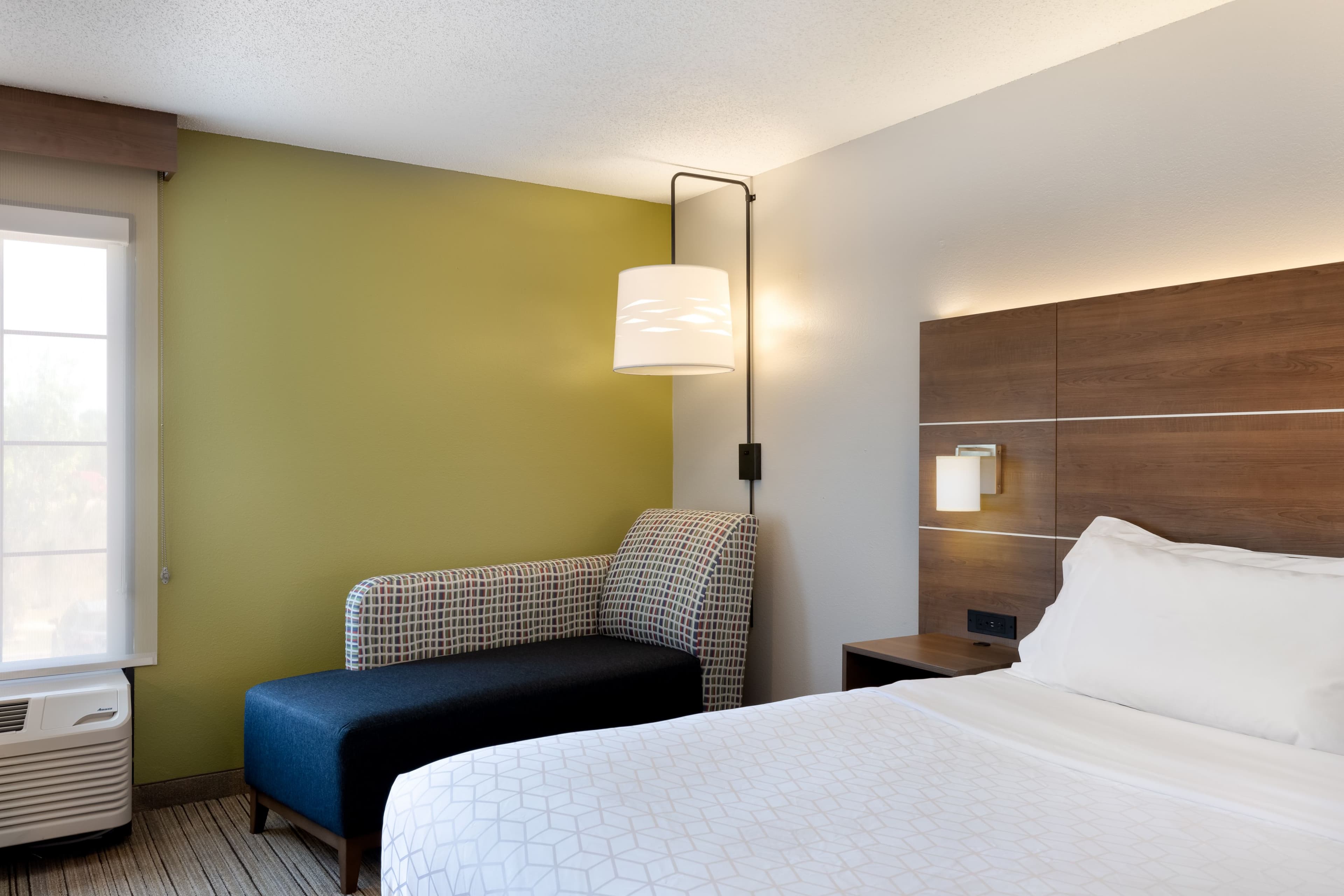 Holiday Inn Express & Suites Milton East I-10 — 7