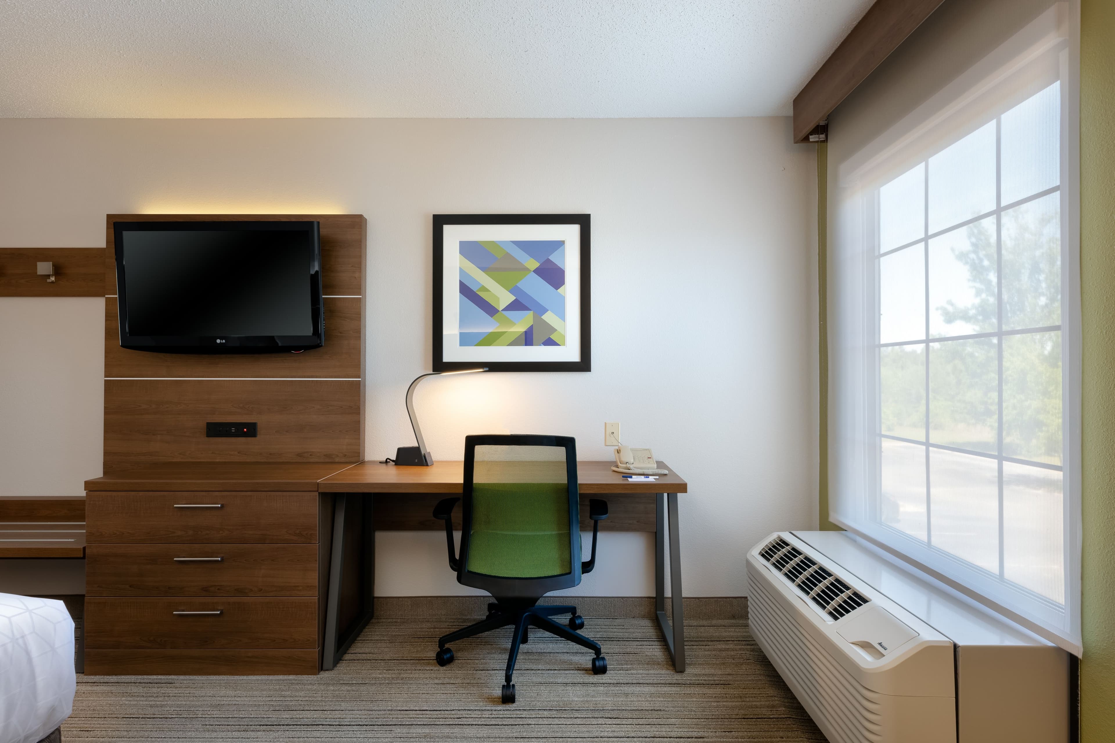 Holiday Inn Express & Suites Milton East I-10 — 11