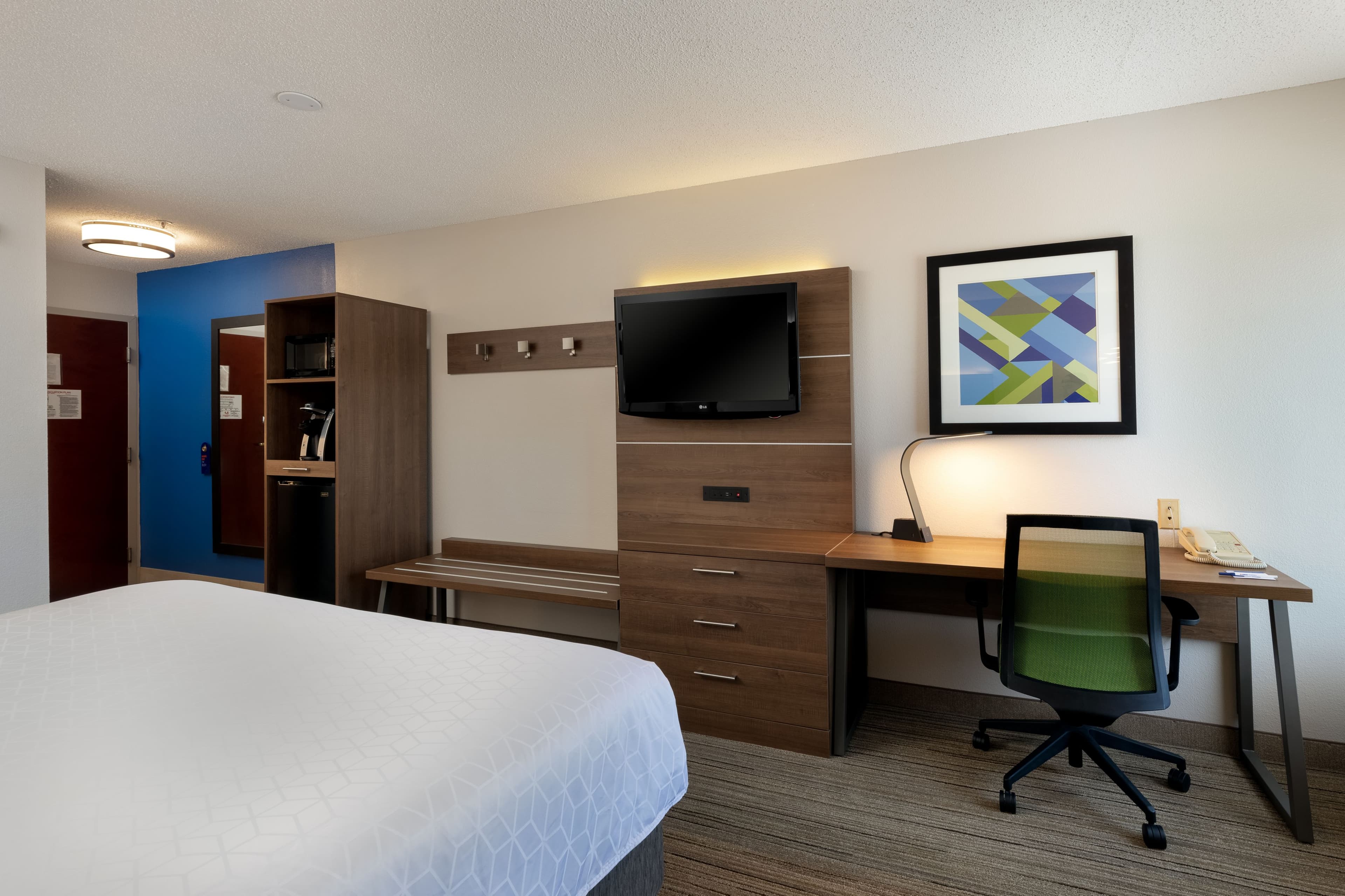 Holiday Inn Express & Suites Milton East I-10 — 13