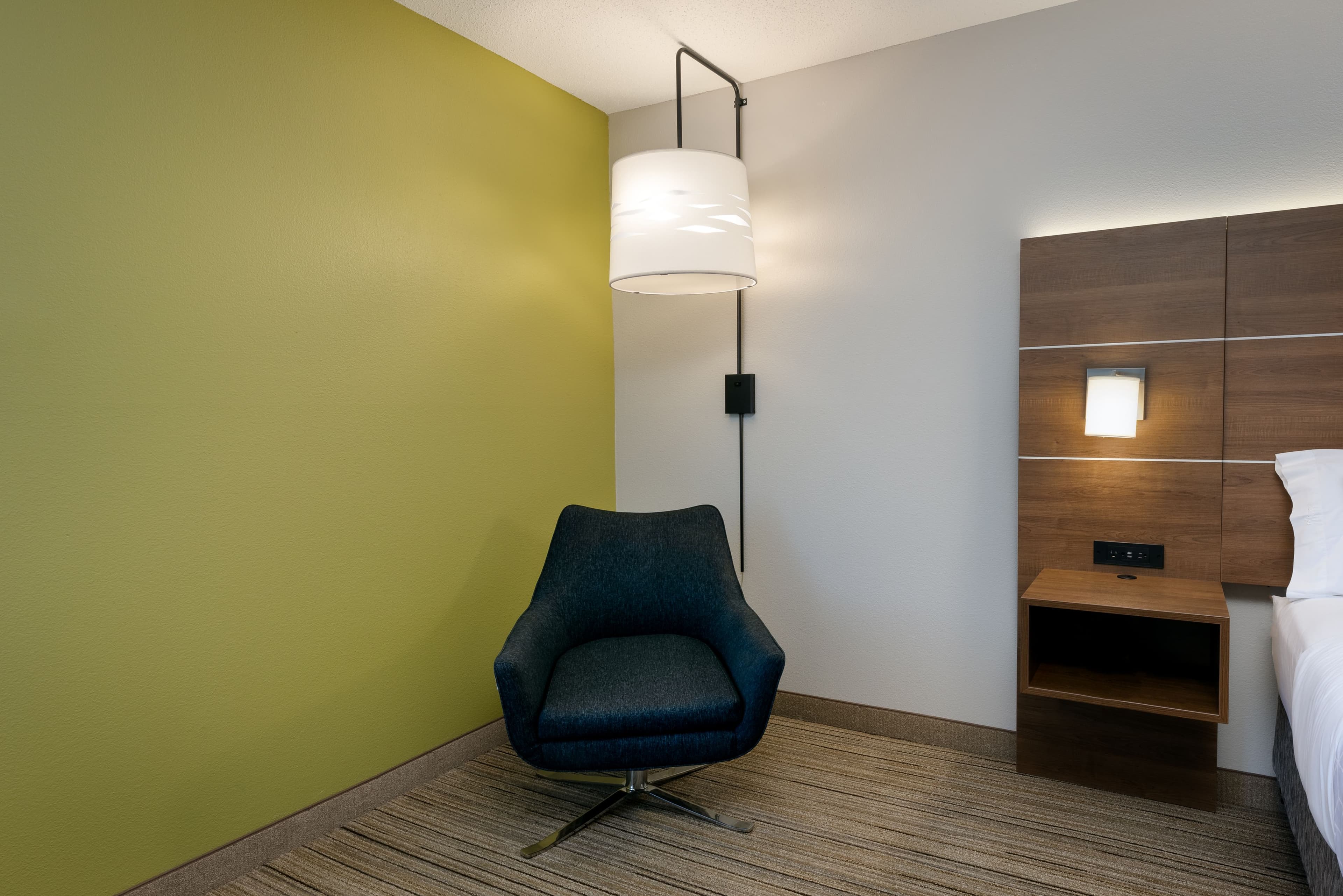 Holiday Inn Express & Suites Milton East I-10 — 14