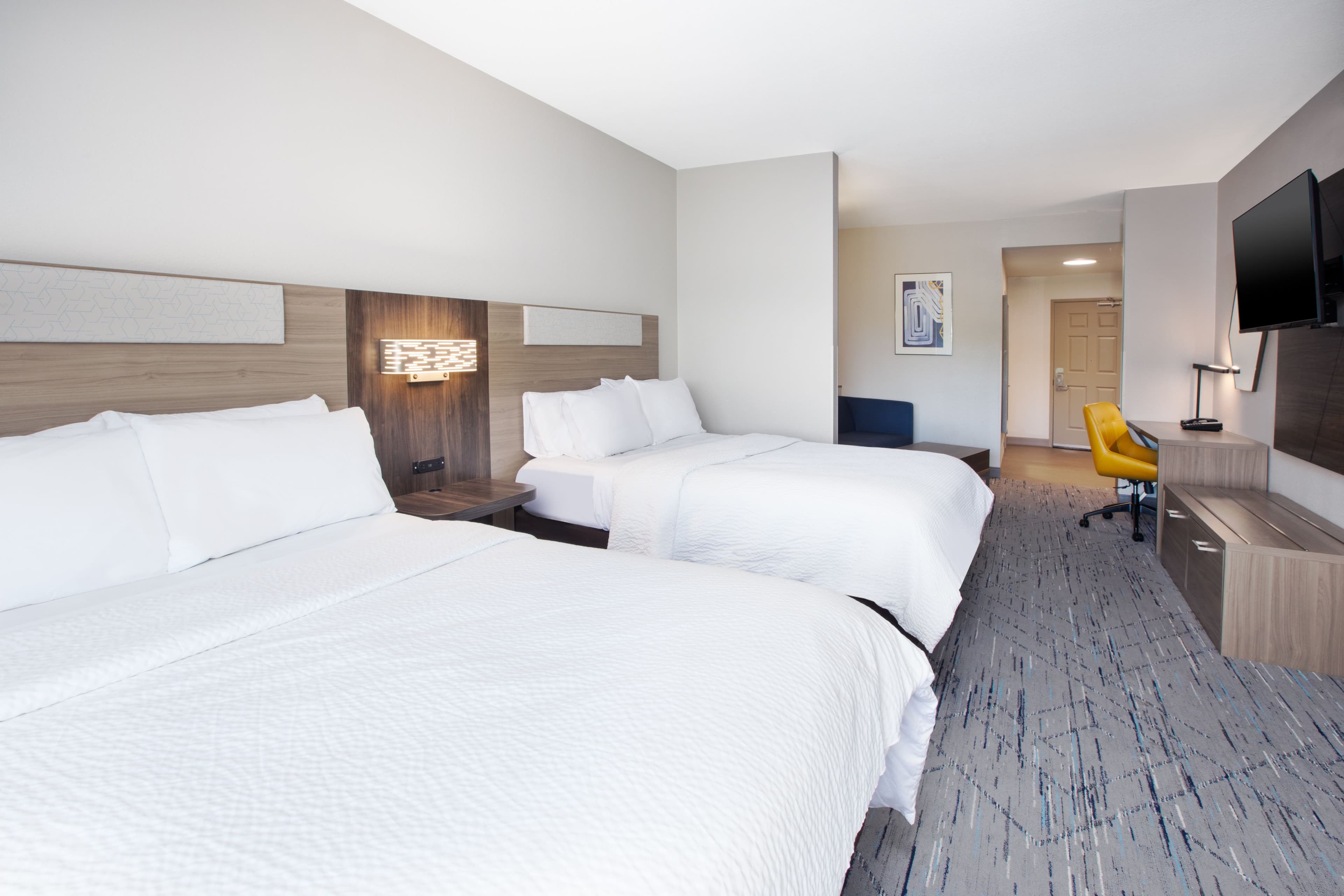 Holiday Inn Express & Suites Milwaukee NW – Park Place — 10