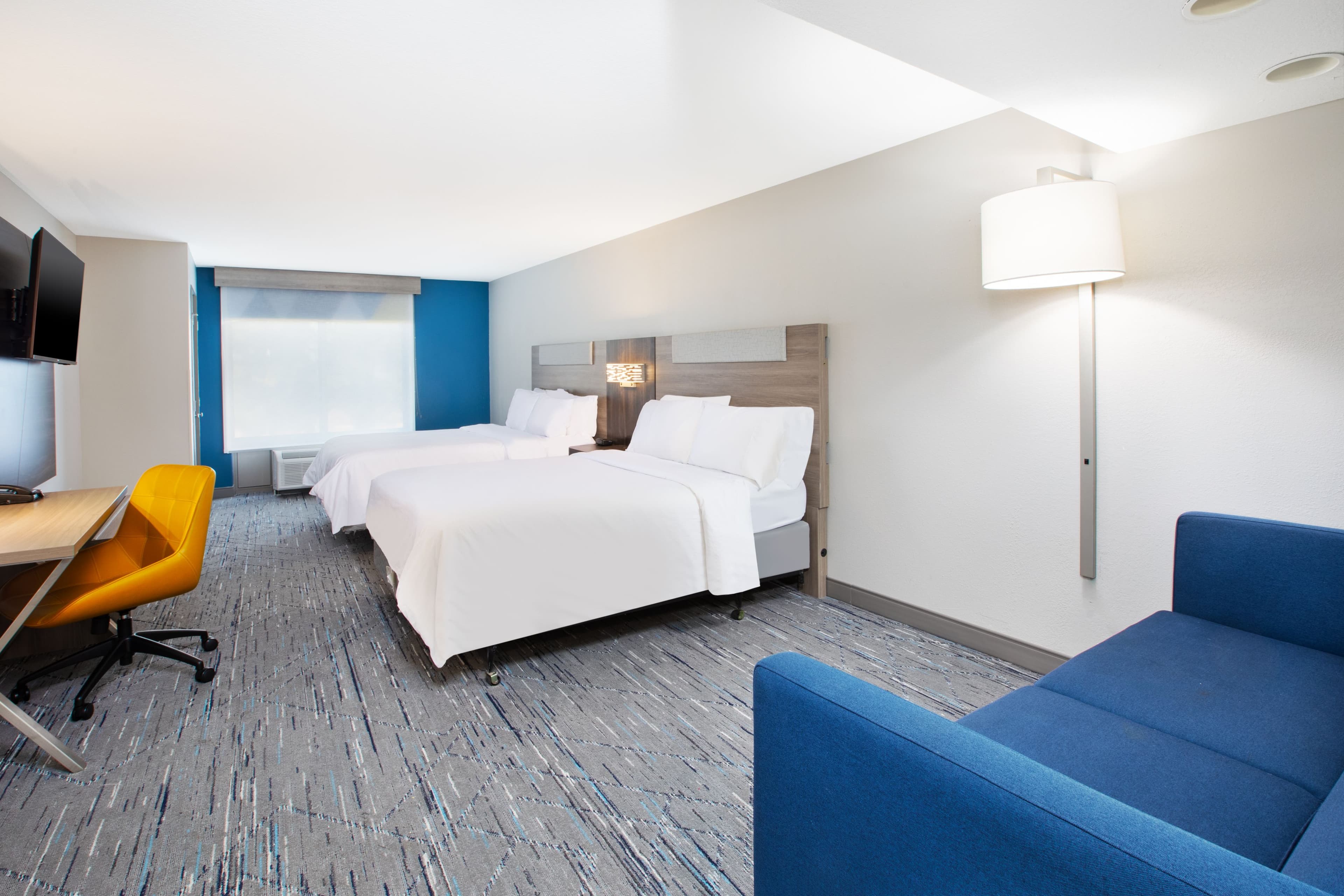 Holiday Inn Express & Suites Milwaukee NW – Park Place — 13