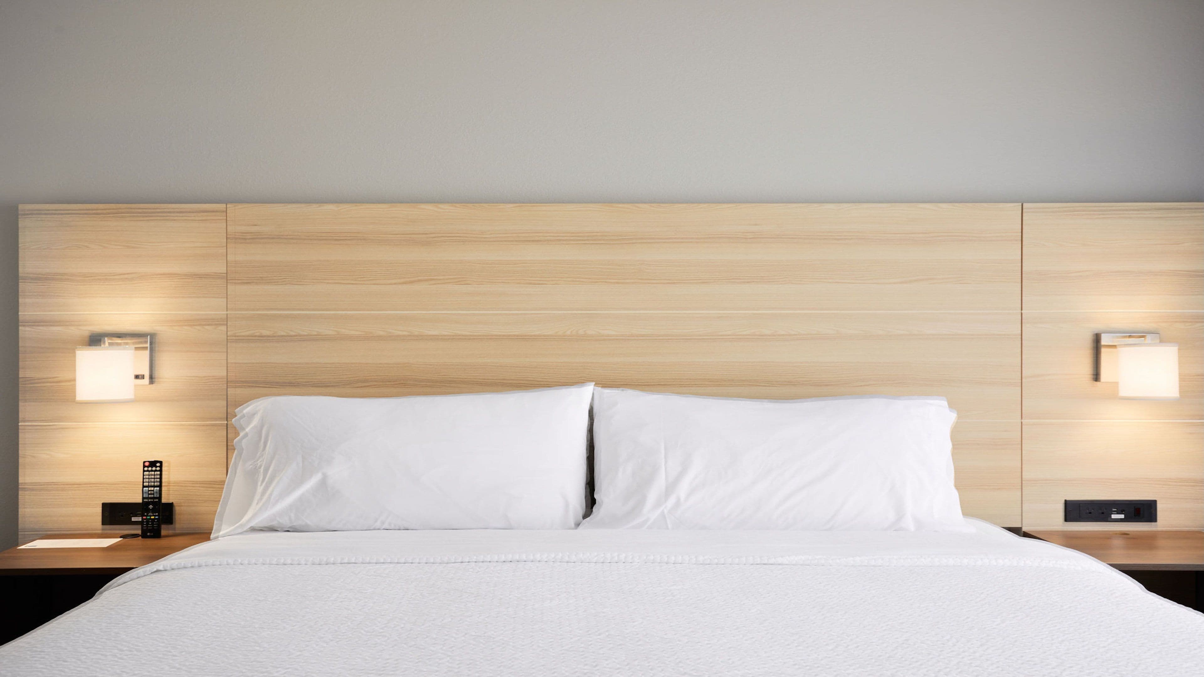 Holiday Inn Express & Suites Milwaukee Airport — 9