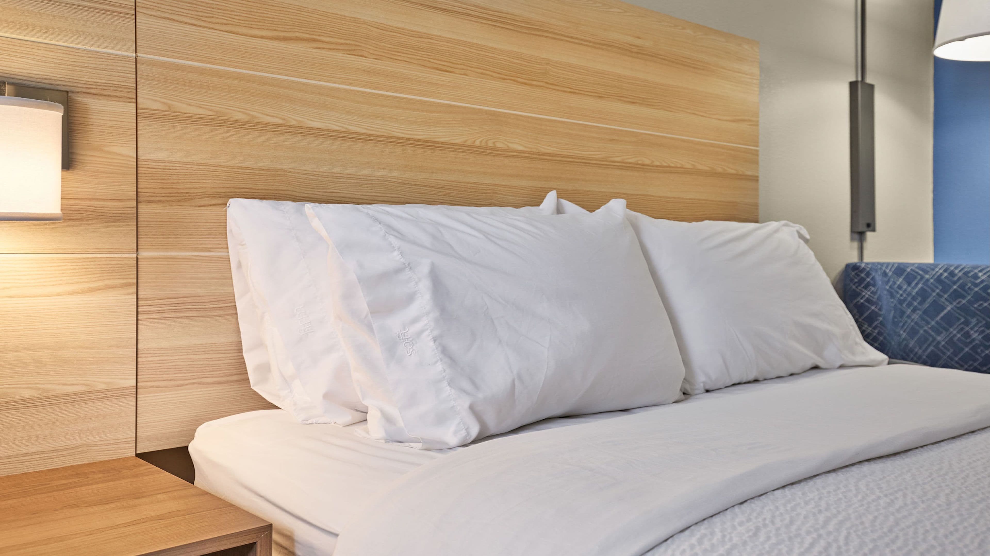Holiday Inn Express & Suites Milwaukee Airport — 3
