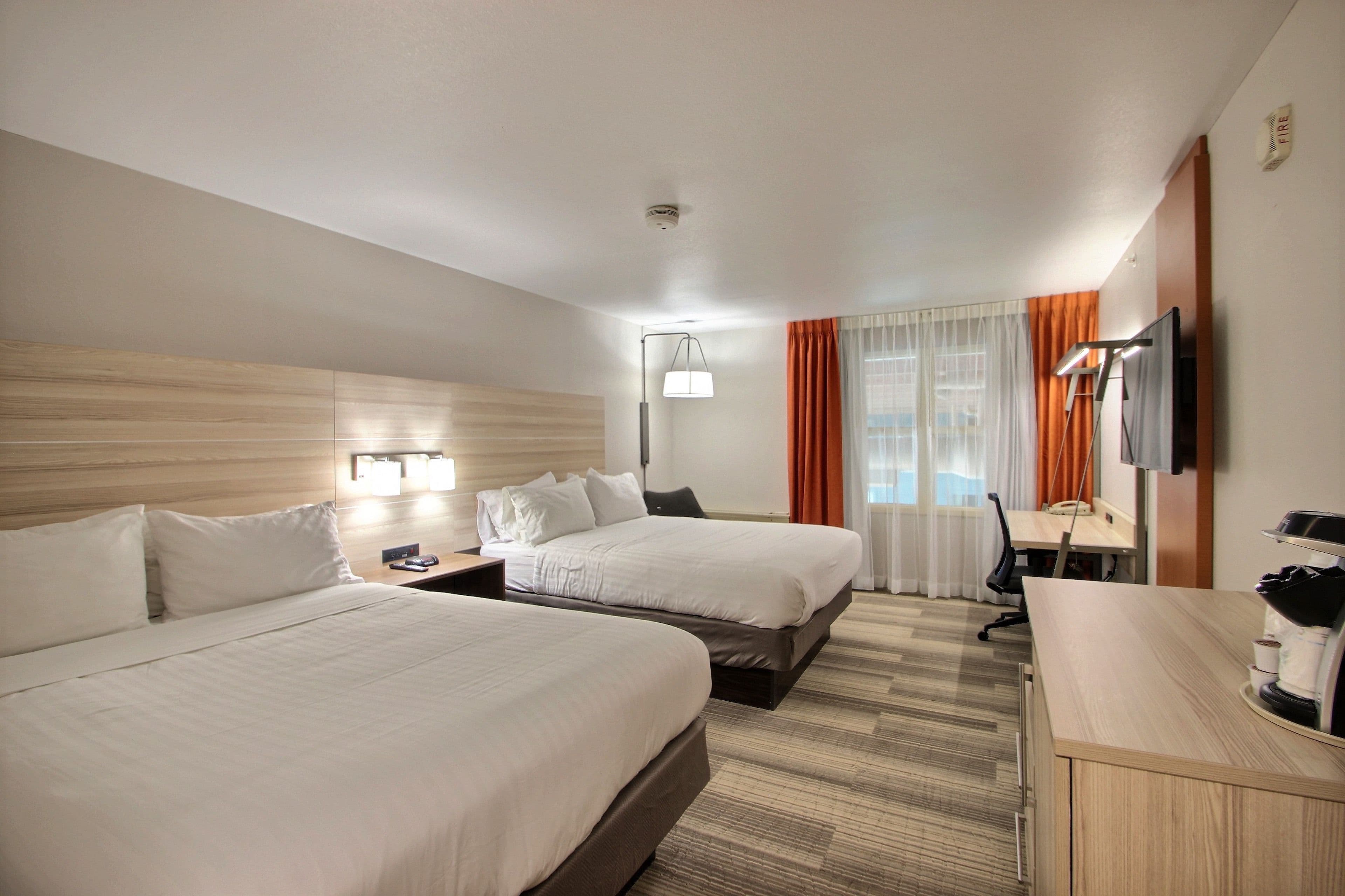 Holiday Inn Express & Suites Milwaukee Airport — 14