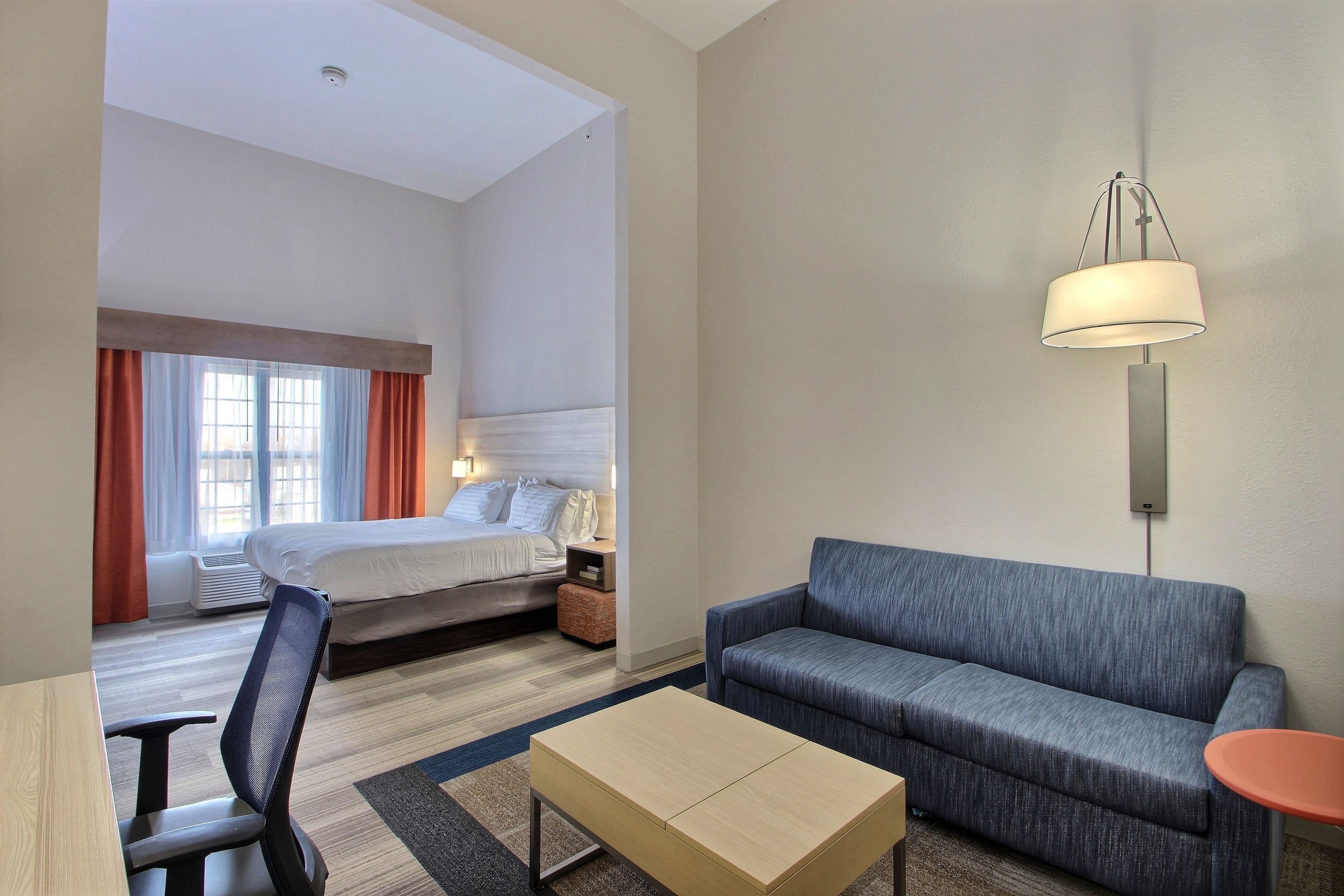 Holiday Inn Express & Suites Milwaukee Airport — 10