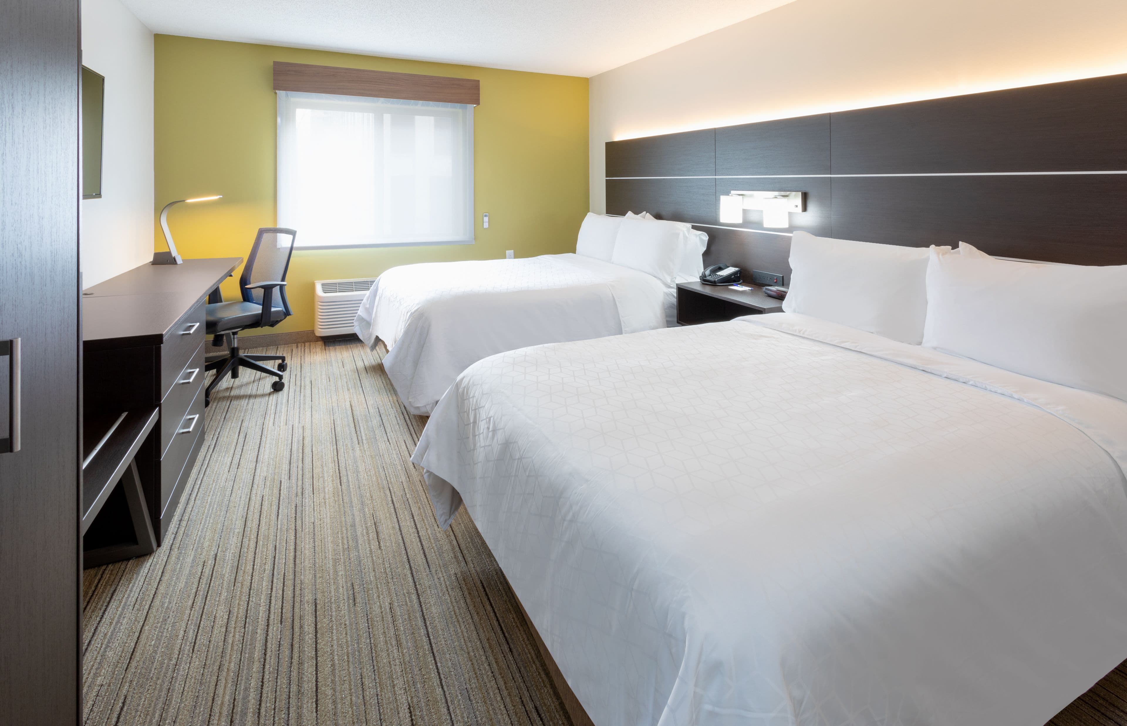 Holiday Inn Express & Suites Minneapolis-Dwtn (Conv Ctr) — 13