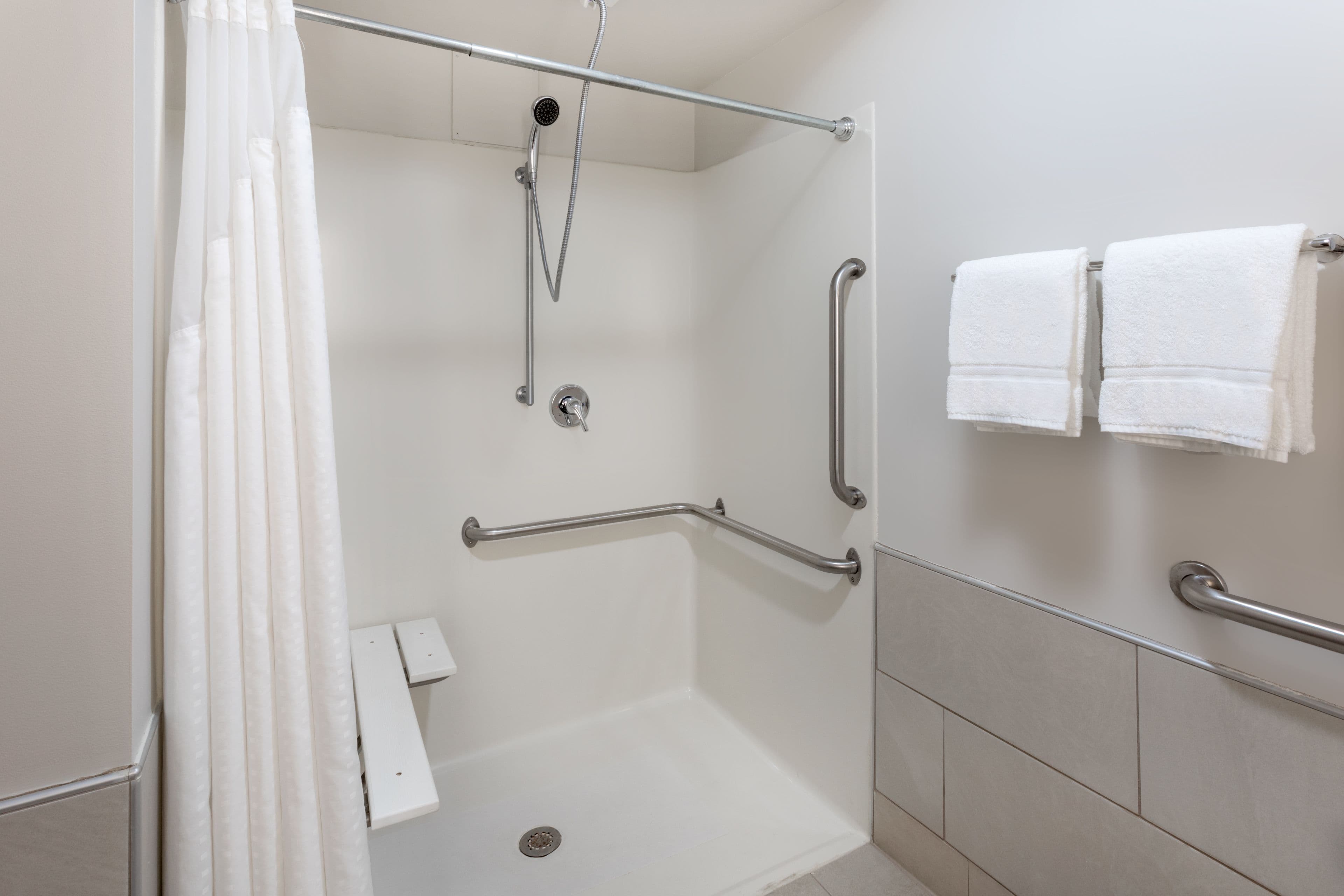 Holiday Inn Express & Suites Minneapolis-Dwtn (Conv Ctr) — 17