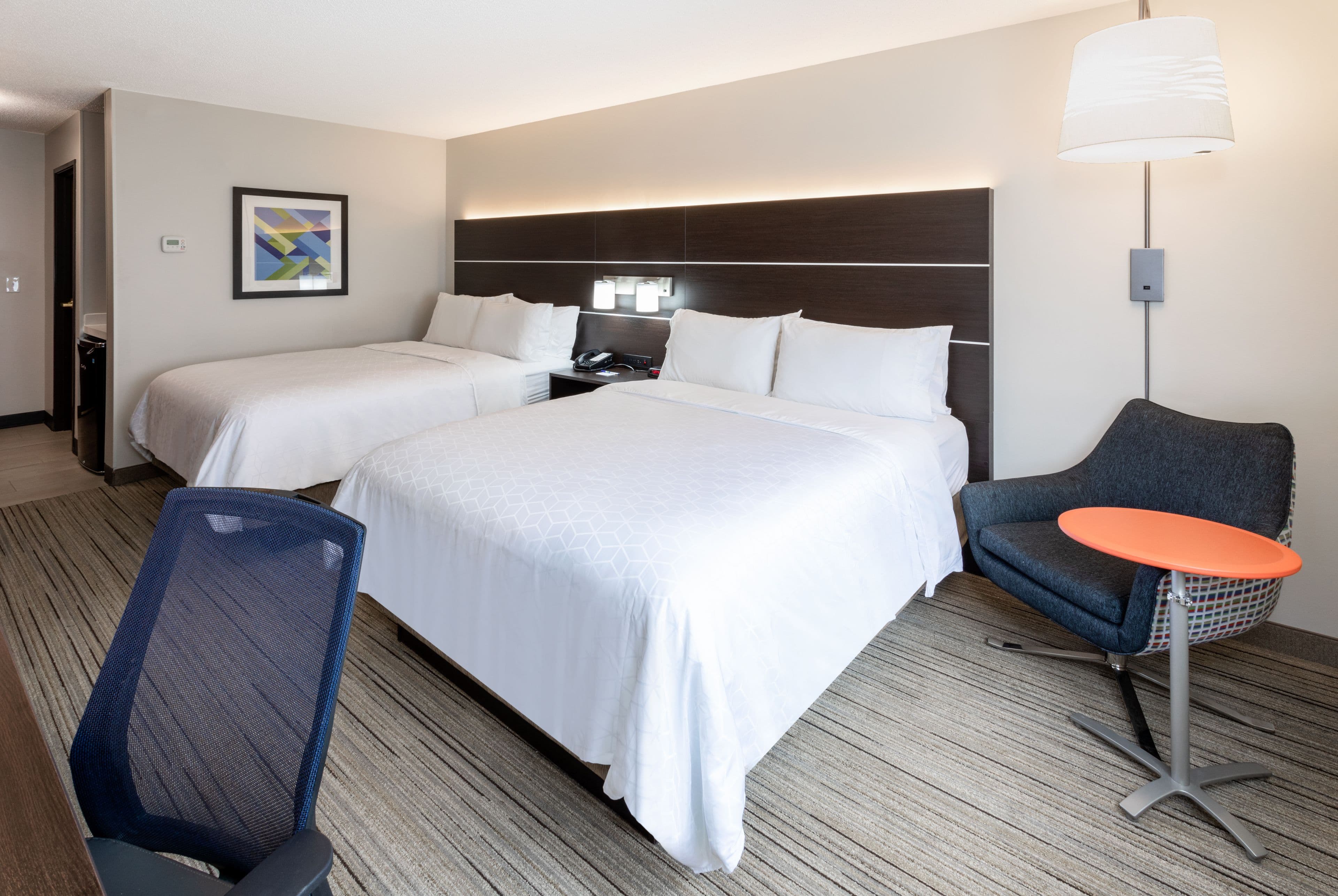 Holiday Inn Express & Suites Minneapolis-Dwtn (Conv Ctr) — 11