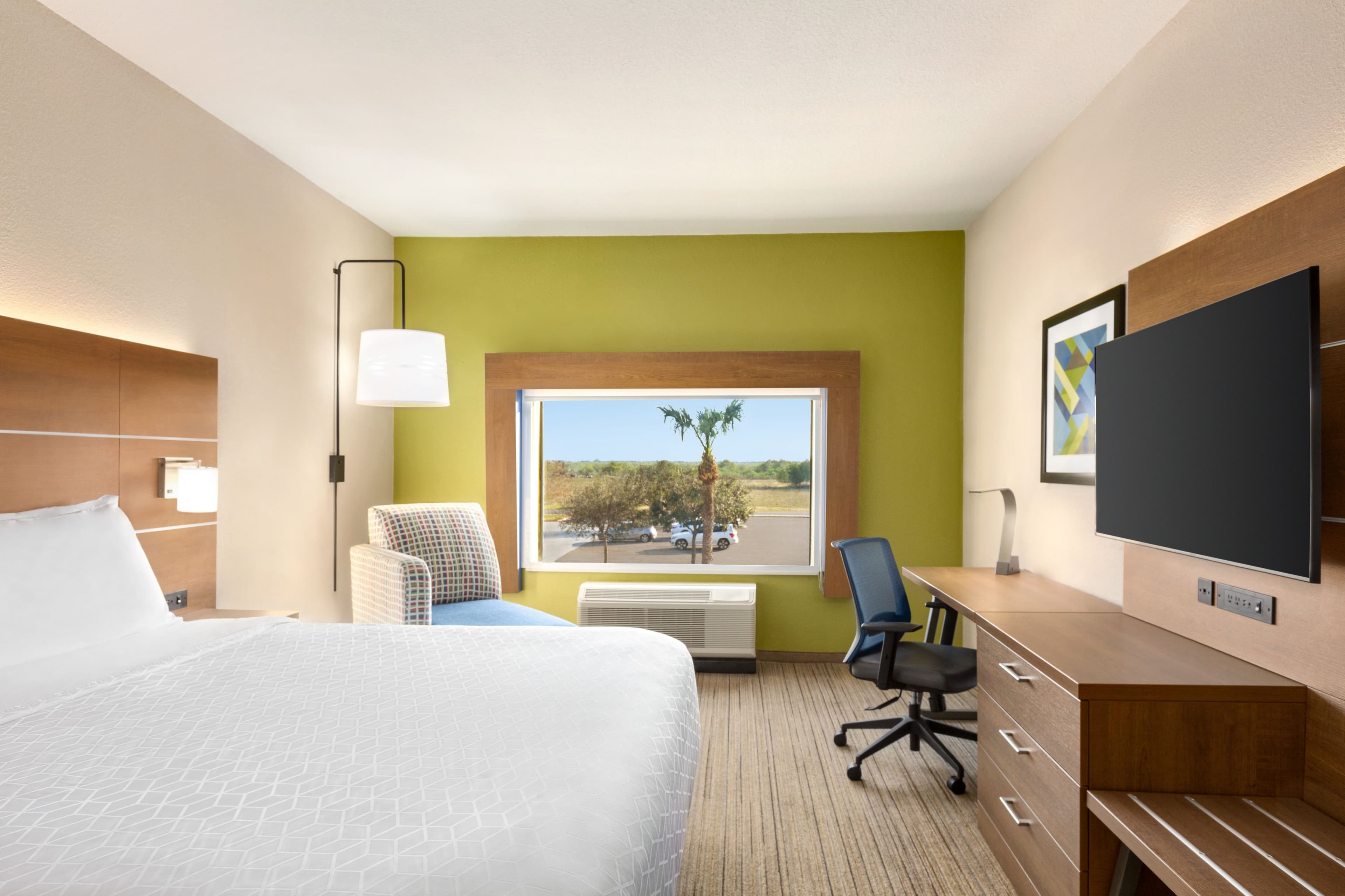 Holiday Inn Express & Suites Mission-McAllen Area — 9