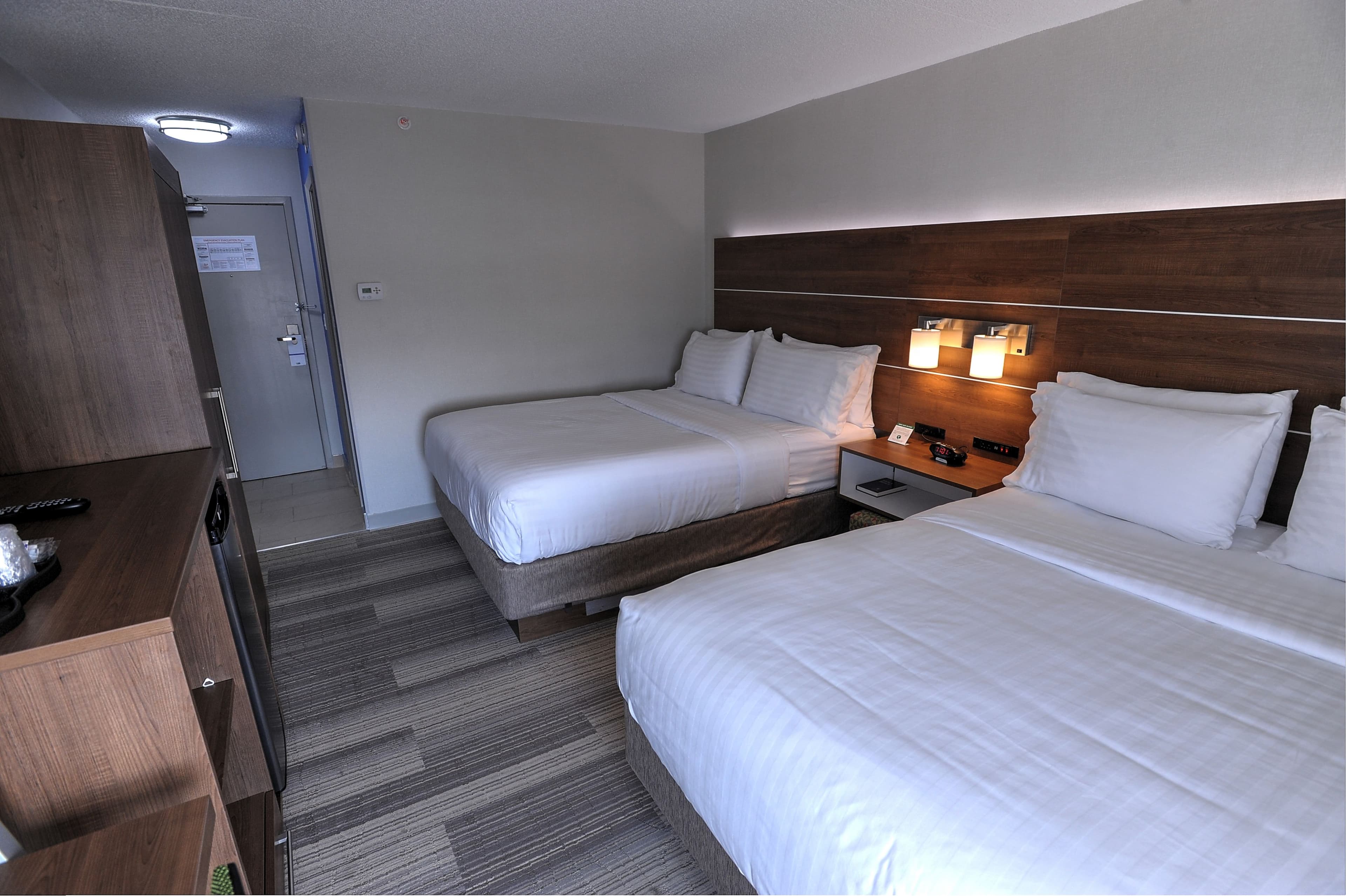 Holiday Inn Express & Suites Toronto Airport West — 41