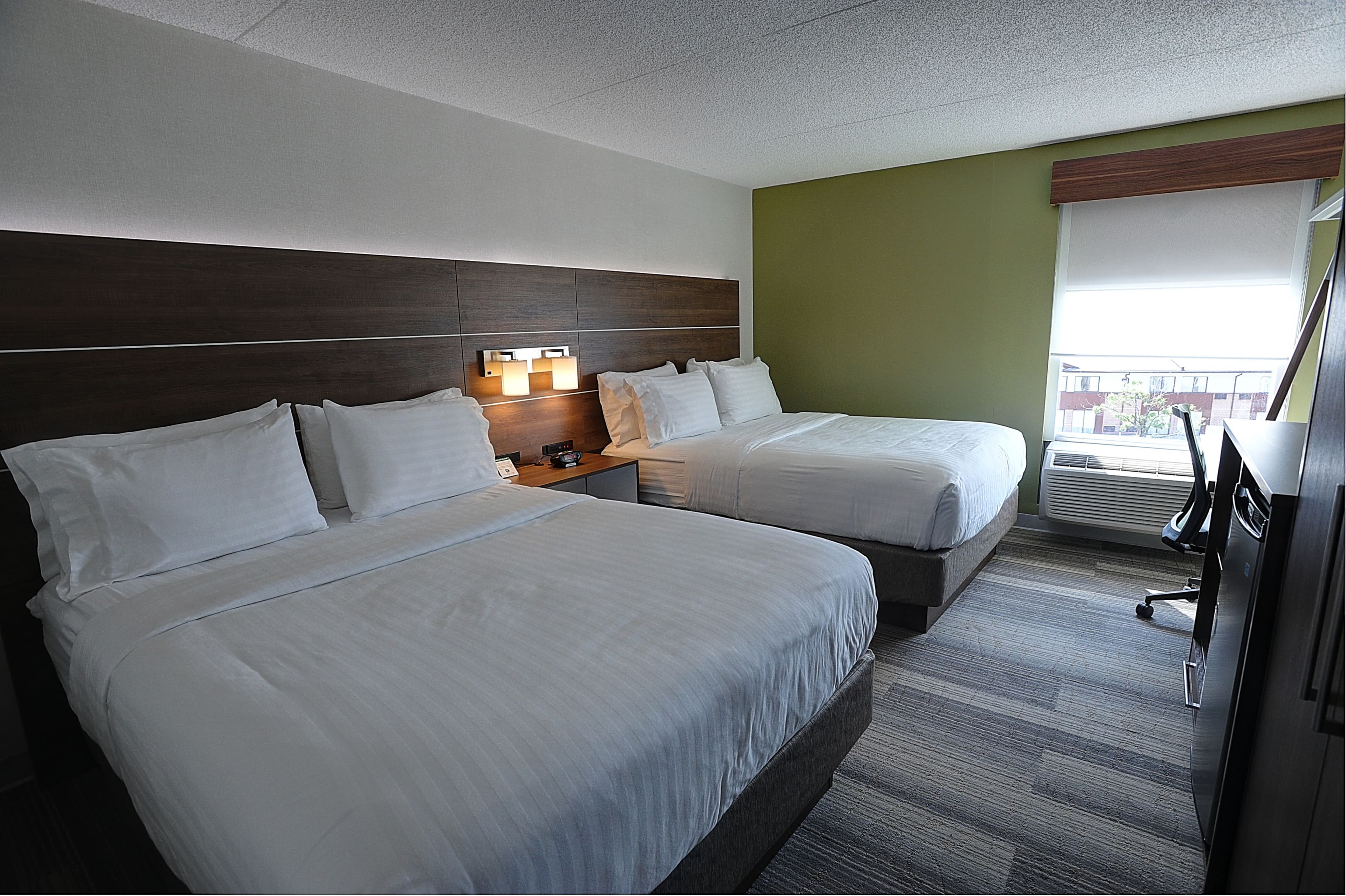 Holiday Inn Express & Suites Toronto Airport West — 40