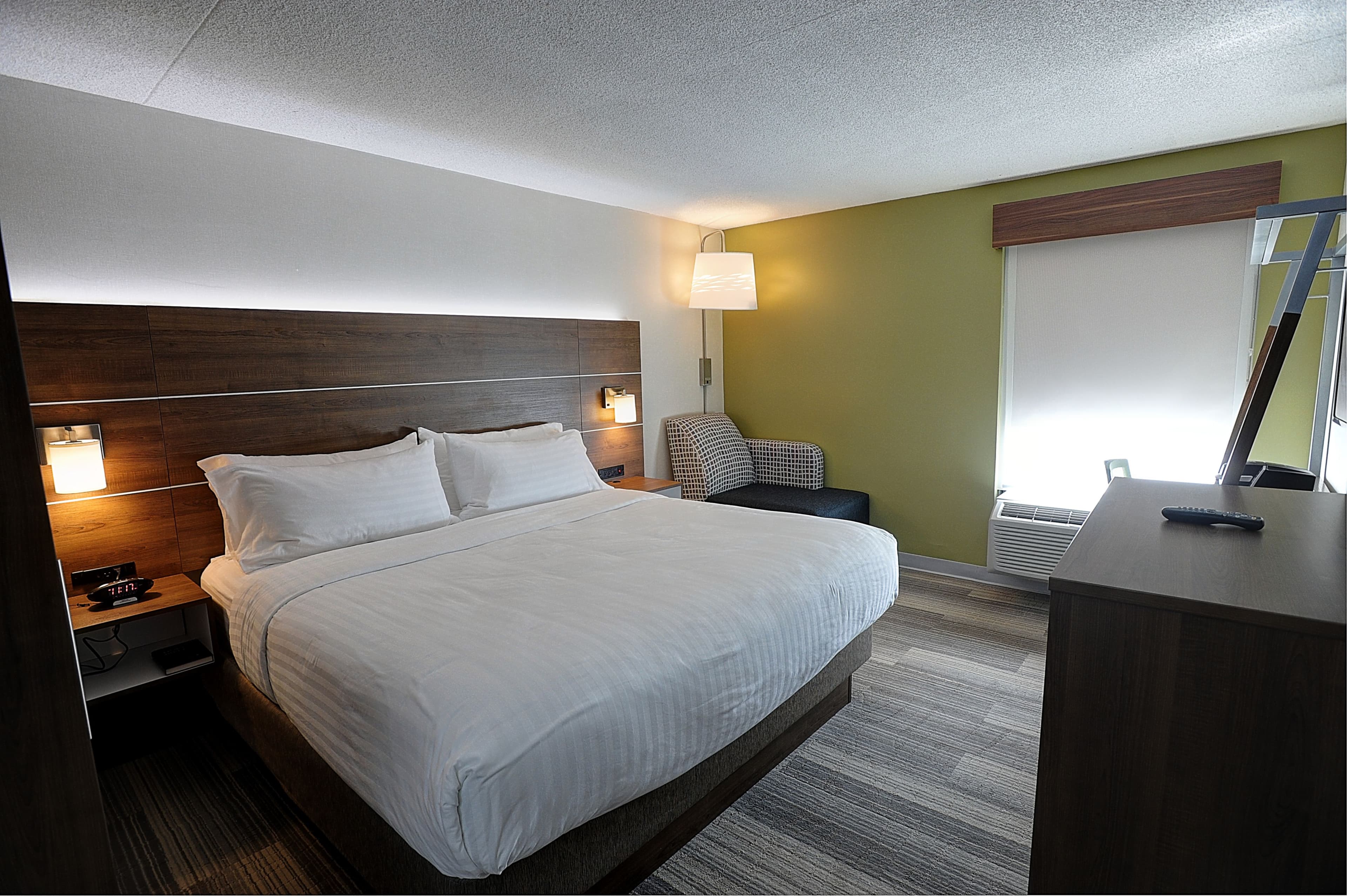 Holiday Inn Express & Suites Toronto Airport West — 13