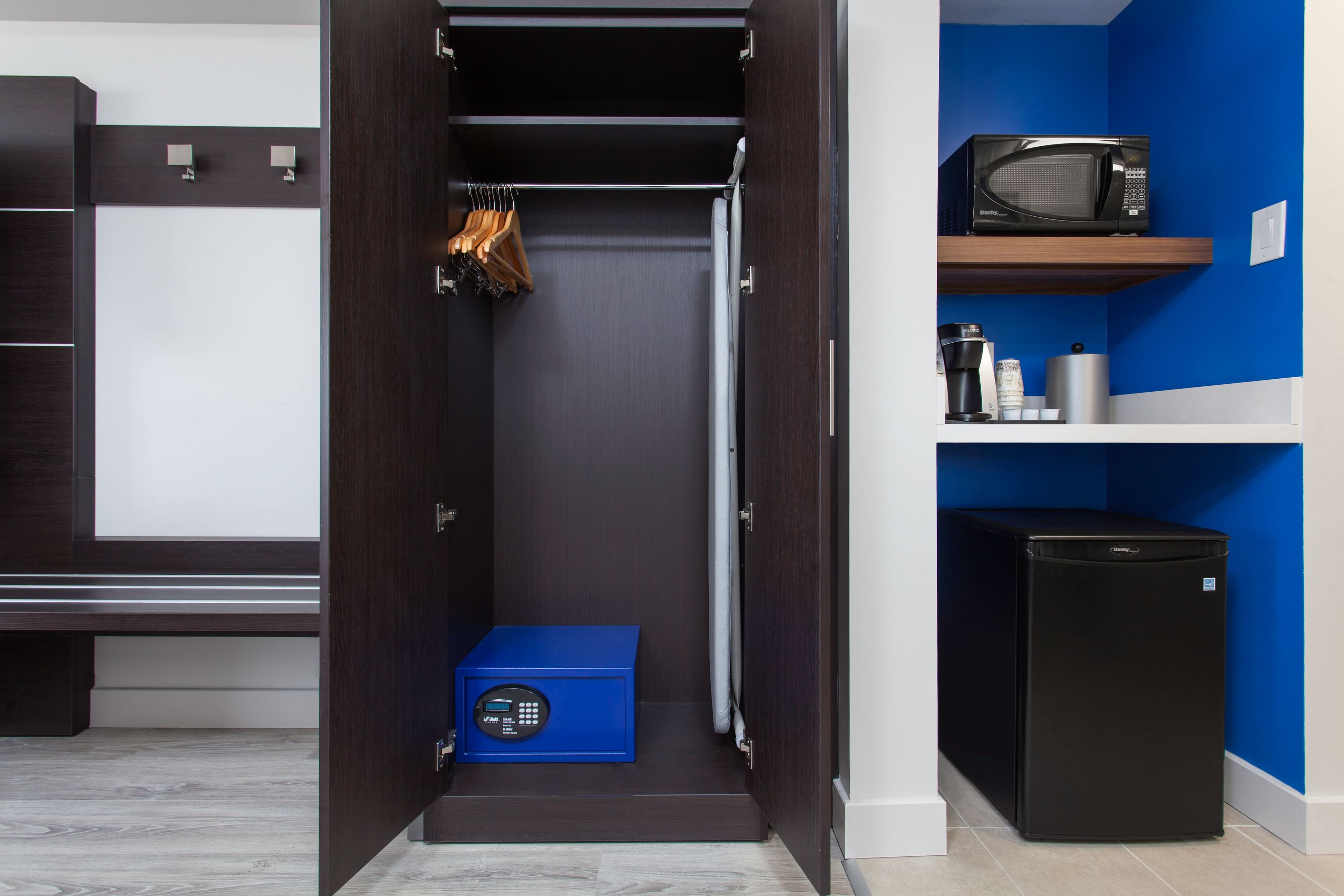 Holiday Inn Express & Suites Mississauga-Toronto Southwest — 8