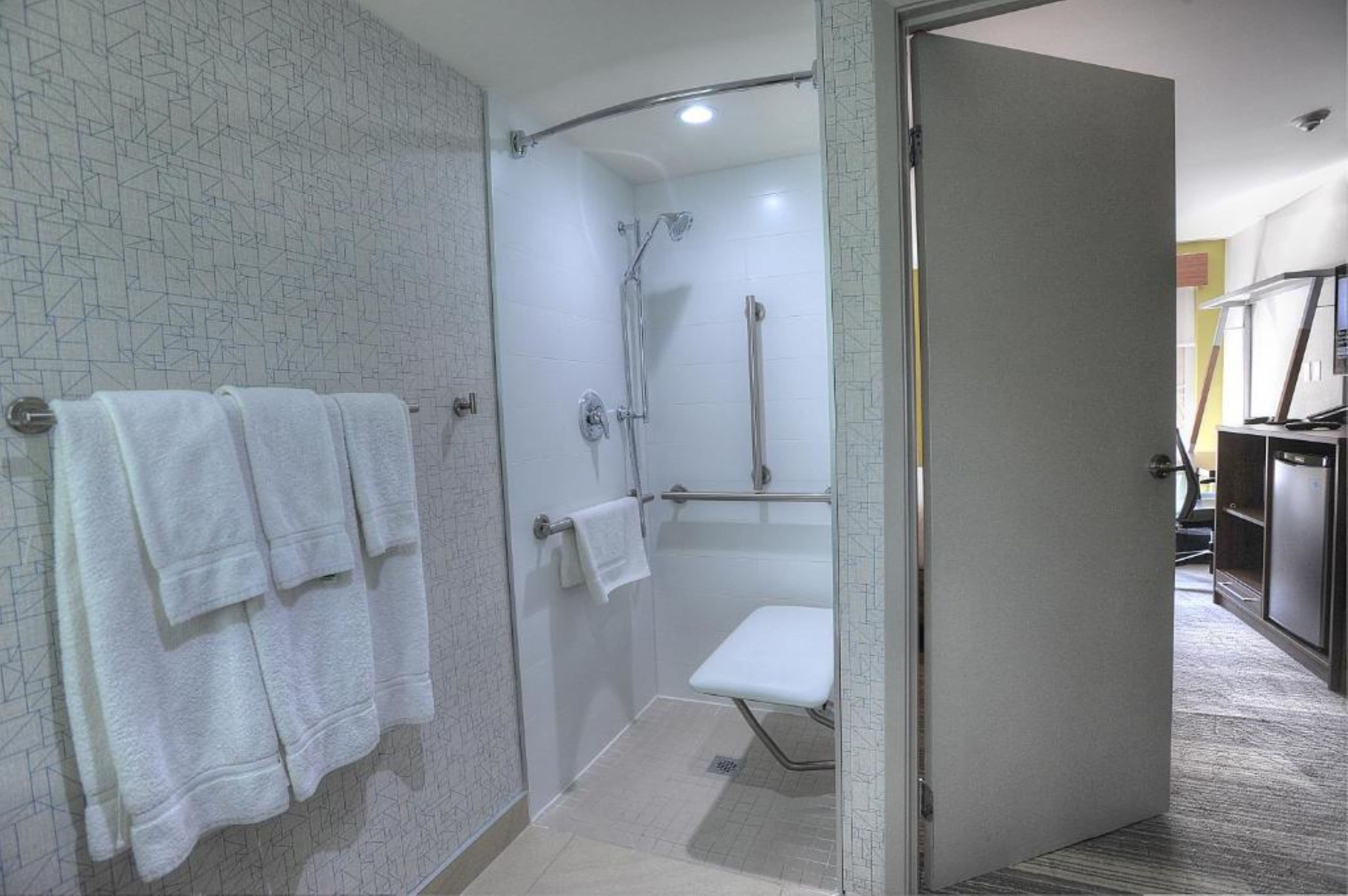 Holiday Inn Express & Suites Toronto Airport West — 20
