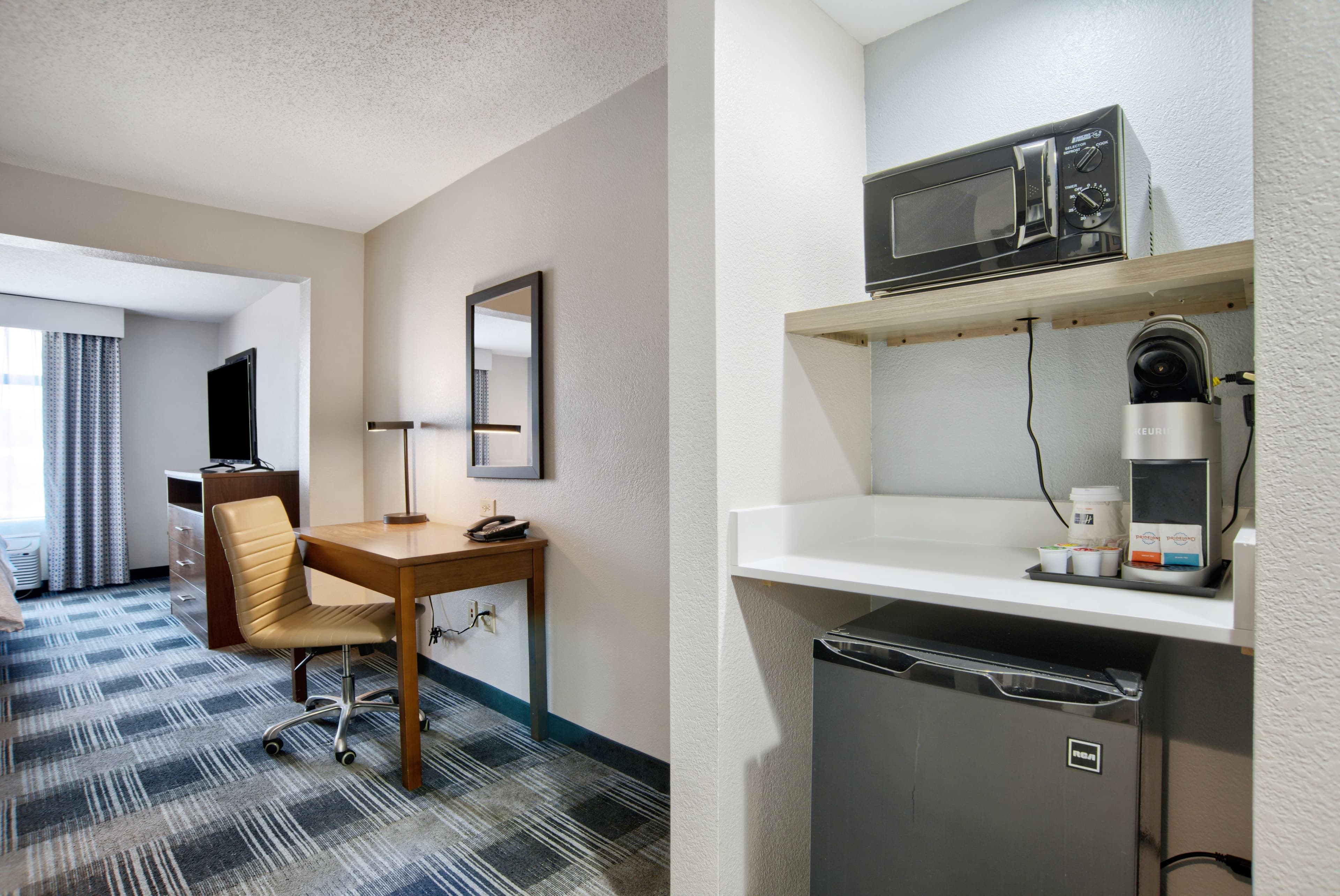 Holiday Inn Express & Suites Mobile – I-65 - Image 4