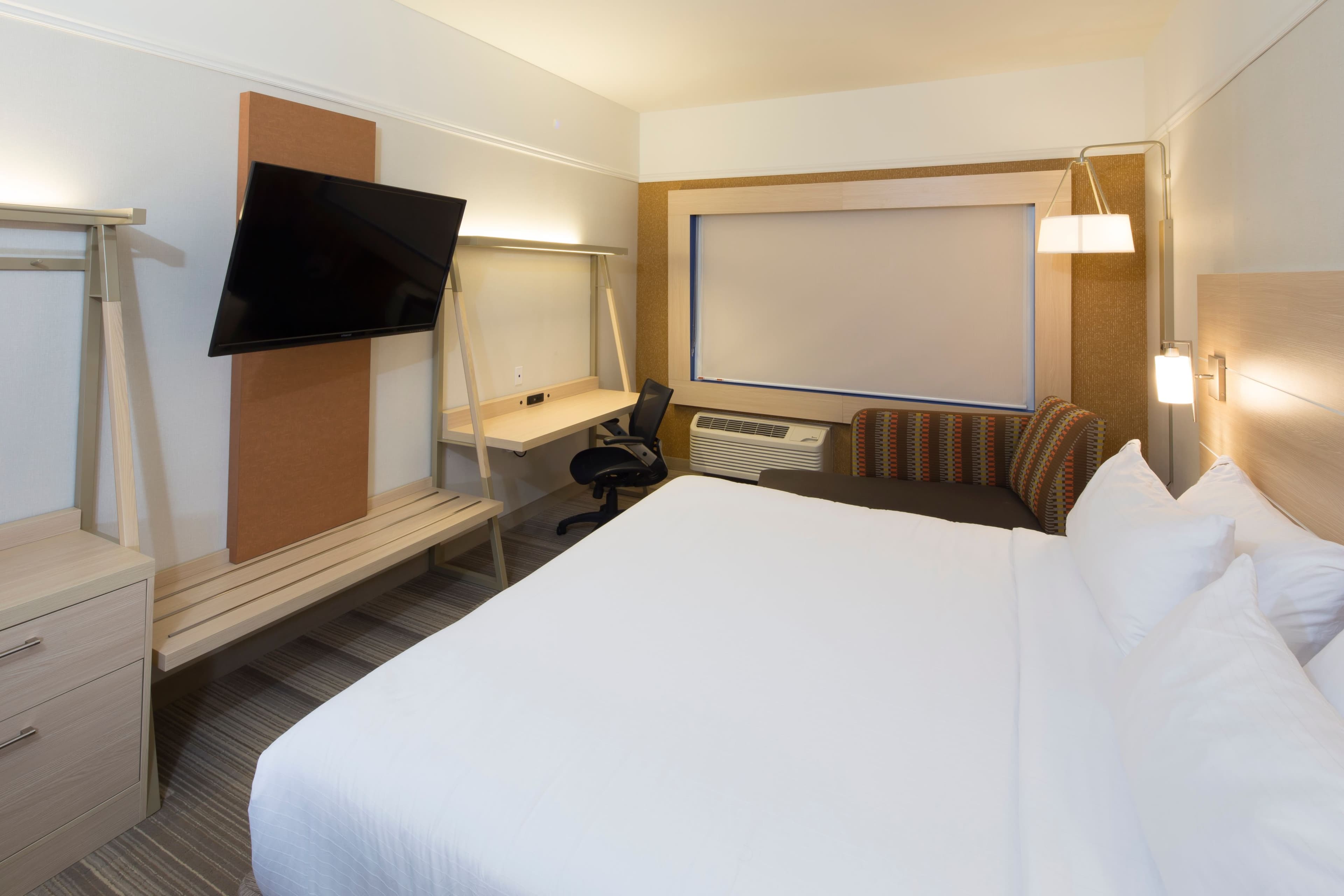 Holiday Inn Express & Suites Monroe - Image 2