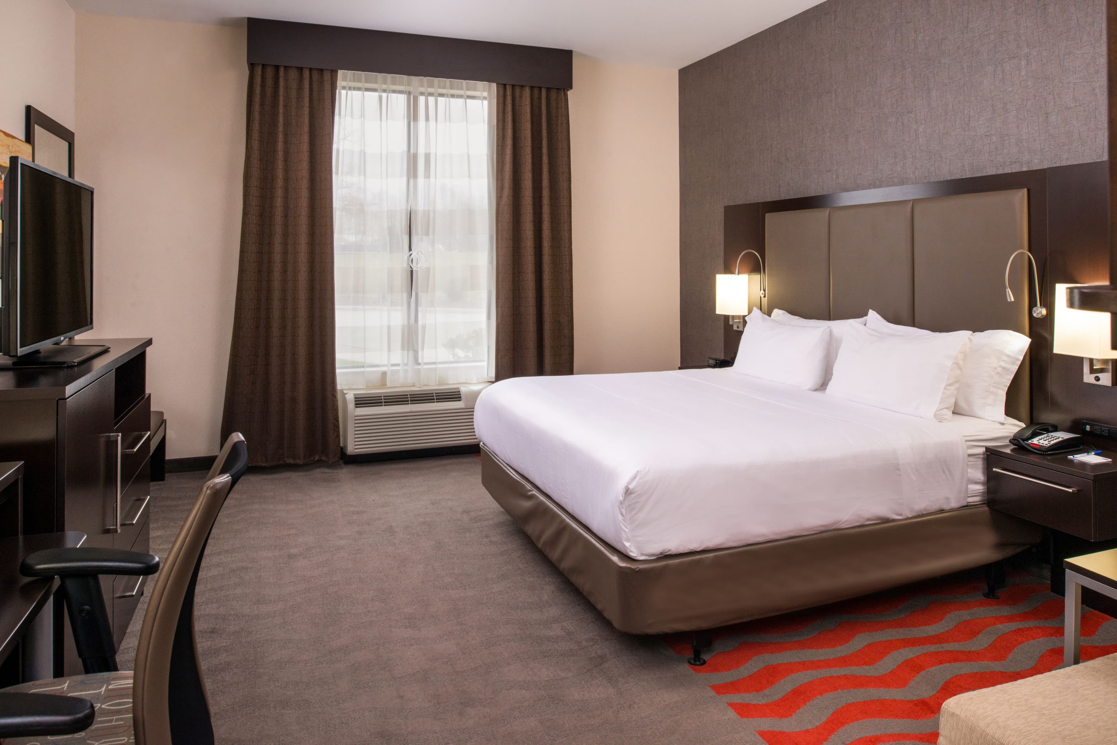 Holiday Inn Express & Suites Monroe — 13