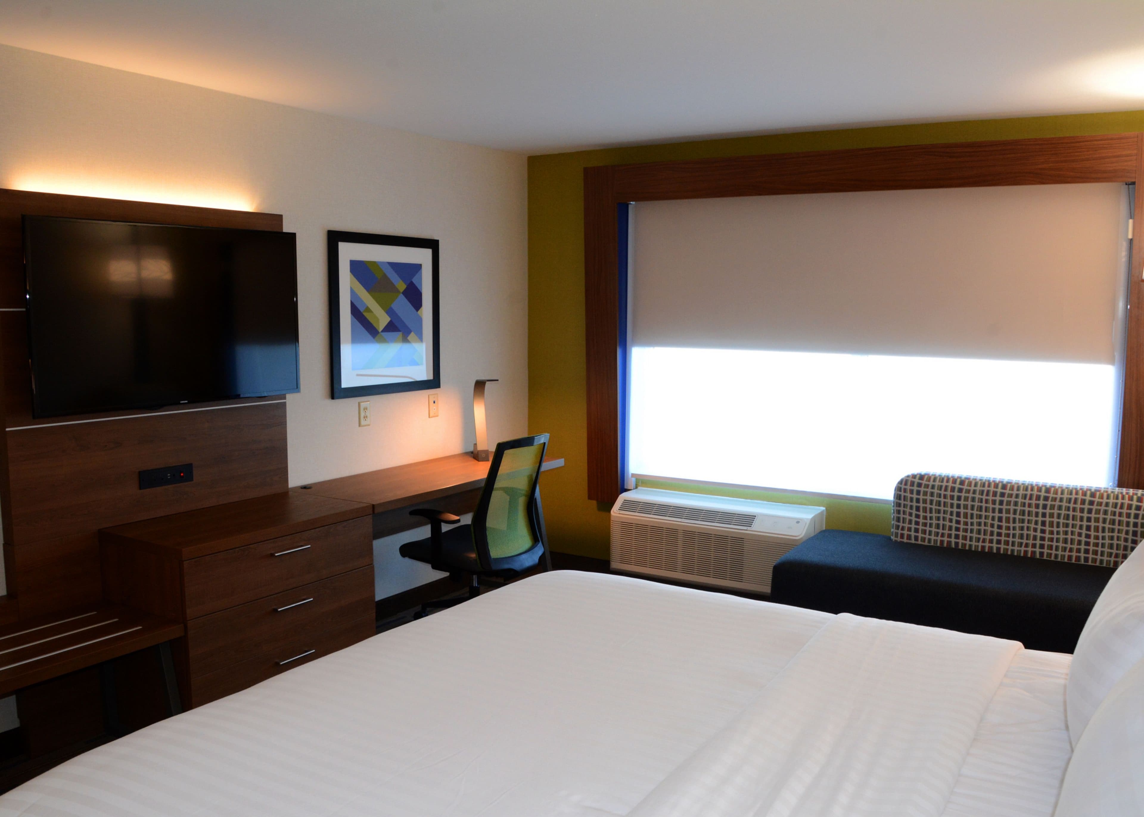 Holiday Inn Express & Suites Pittsburgh - Monroeville — 10