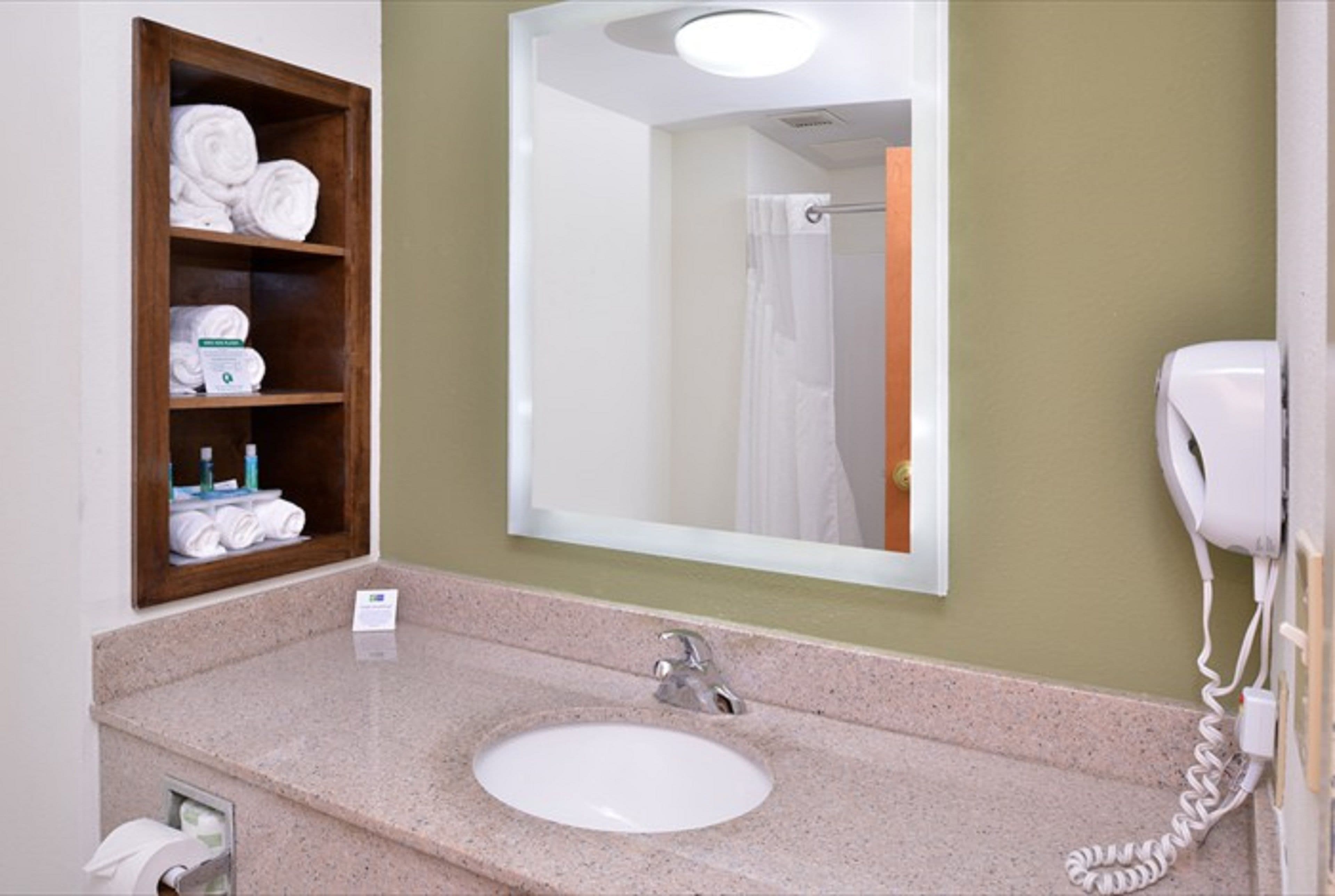 Holiday Inn Express & Suites Mooresville - Lake Norman — 7