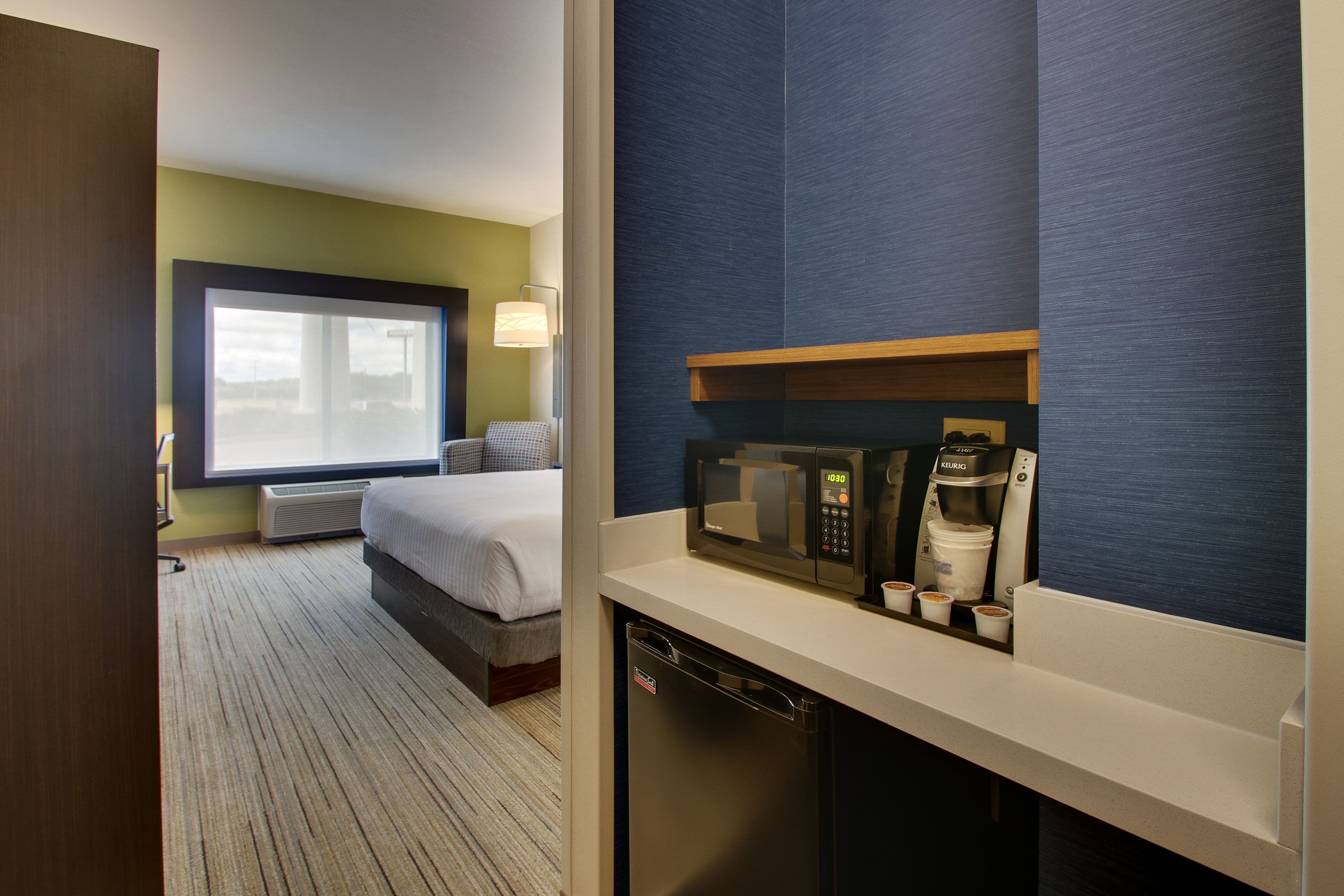 Holiday Inn Express & Suites Morris — 19