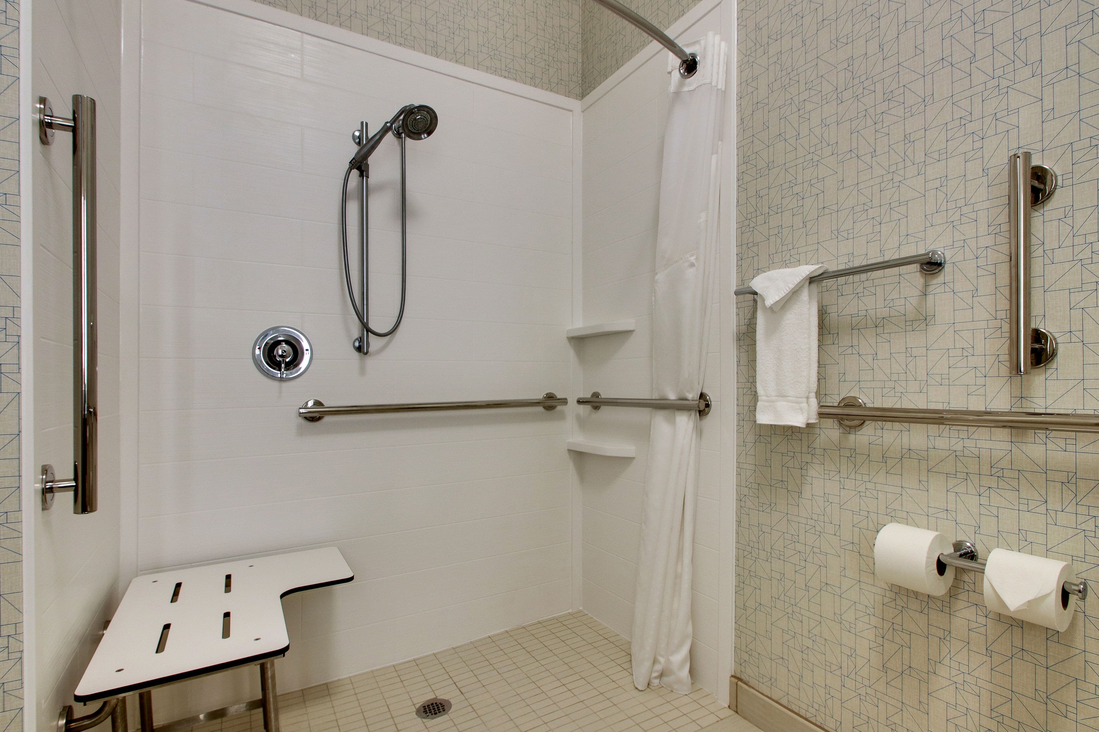 Holiday Inn Express & Suites Morris — 13