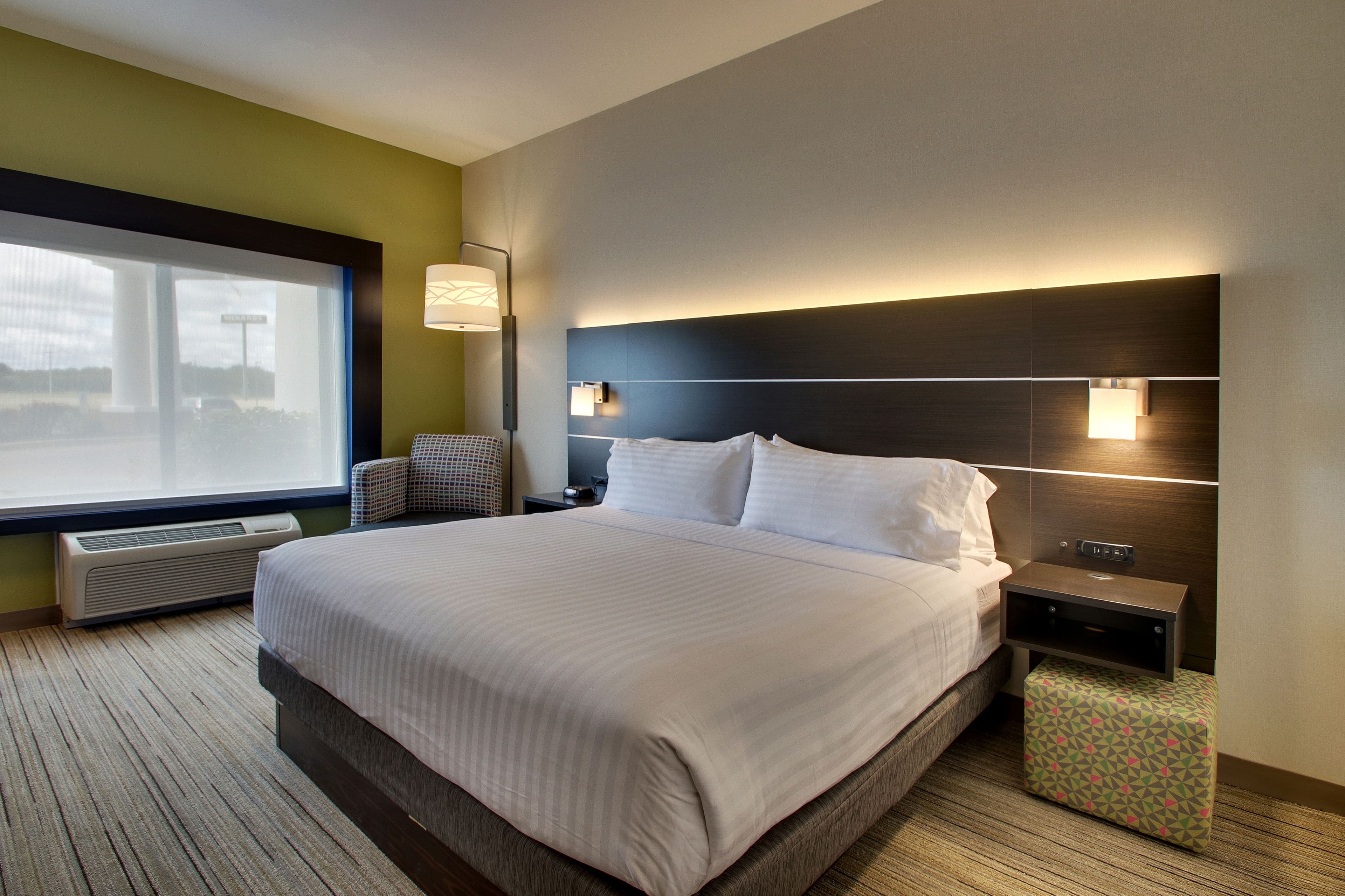 Holiday Inn Express & Suites Morris — 17