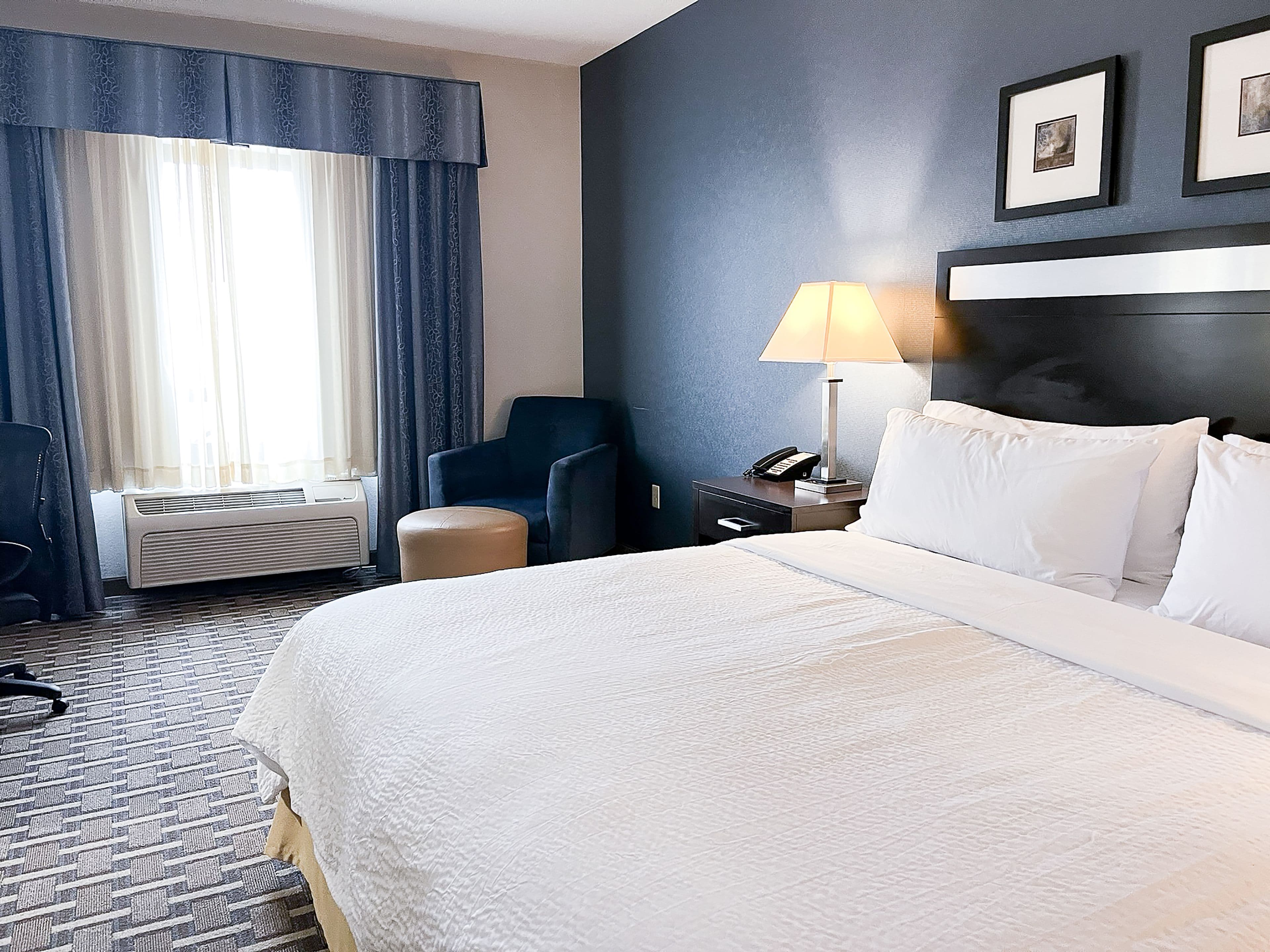 Holiday Inn Express & Suites Morton Peoria Area - Image 4