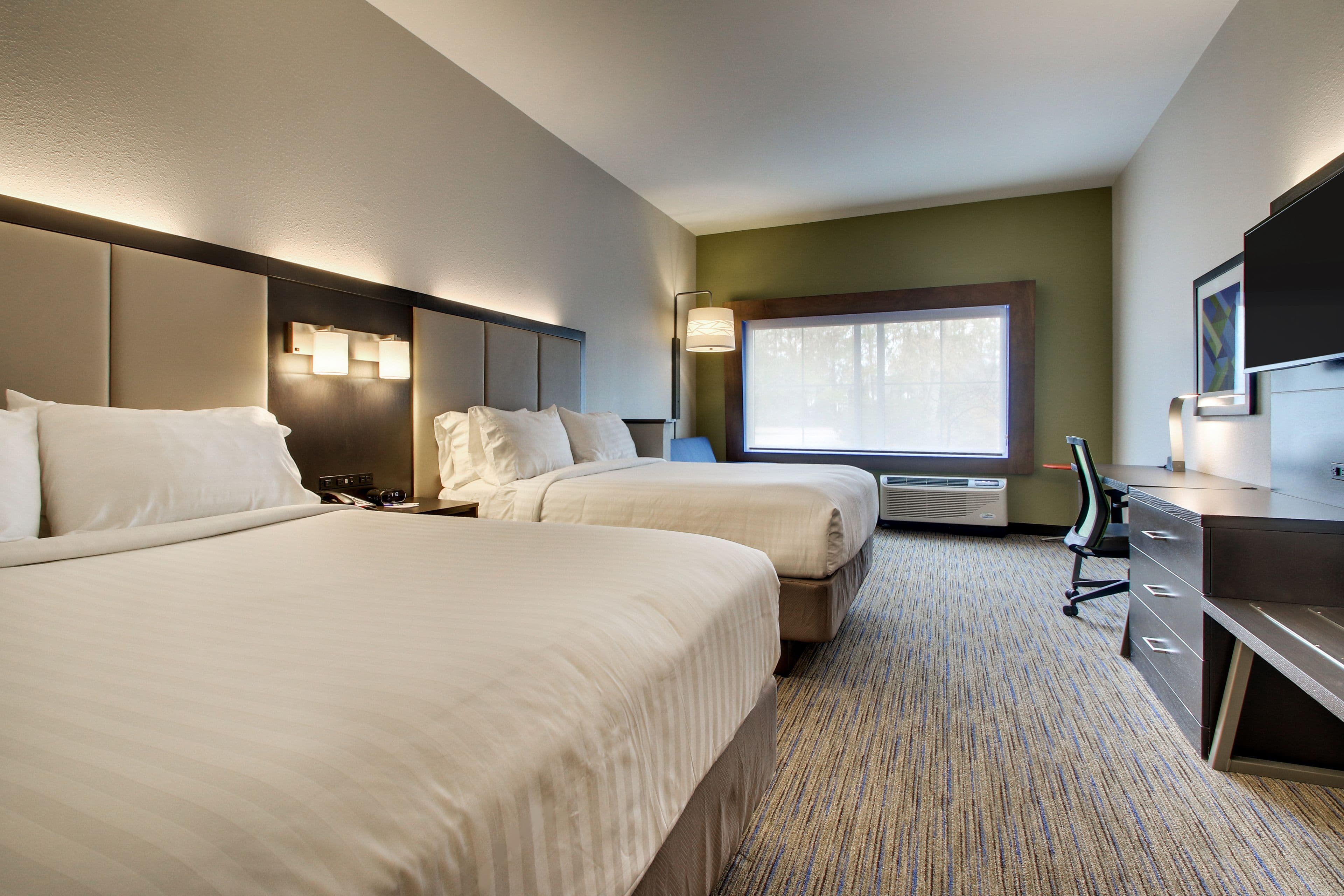 Holiday Inn Express & Suites Charleston NE Mt Pleasant US17 — 24