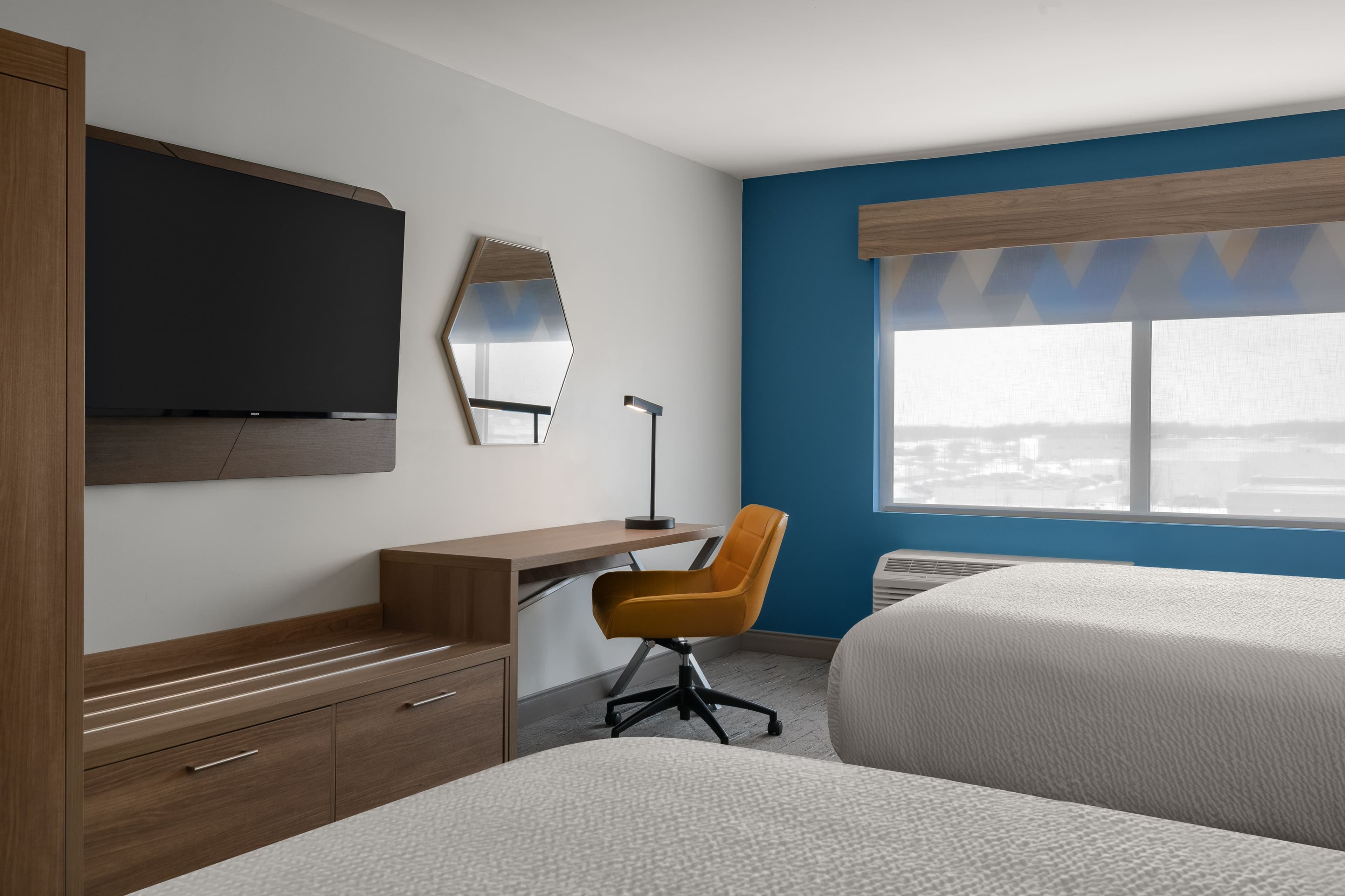Holiday Inn Express & Suites Muncie Northwest — 3