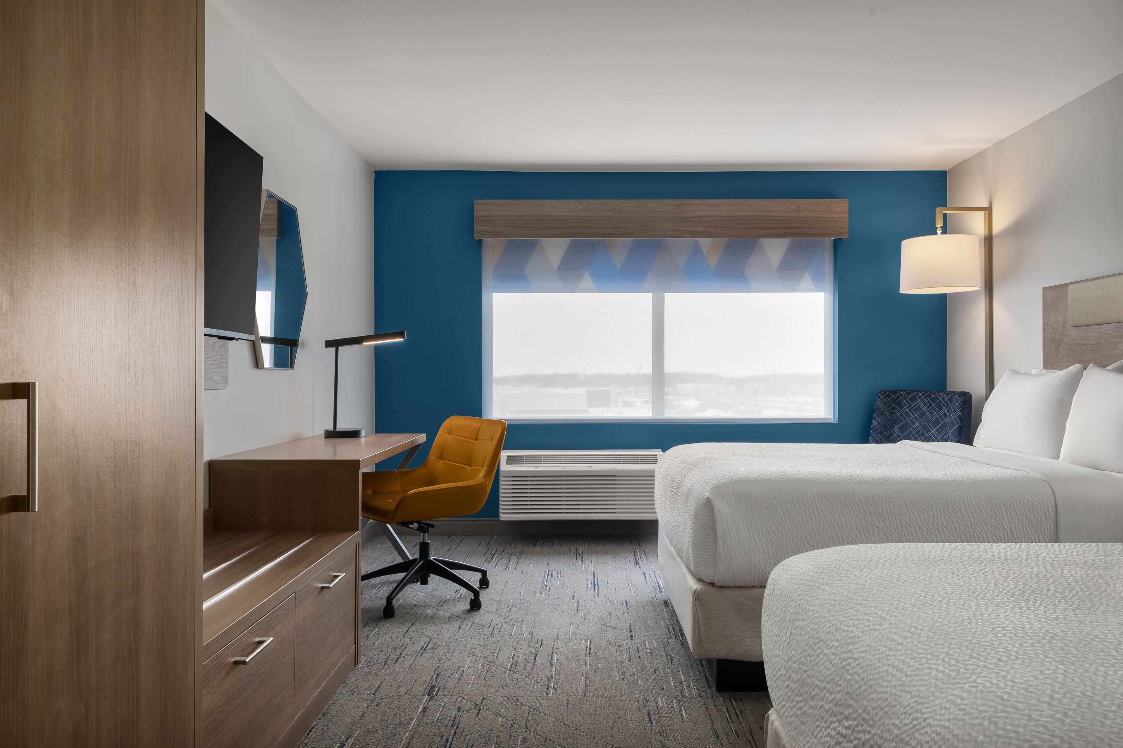 Holiday Inn Express & Suites Muncie Northwest — 8