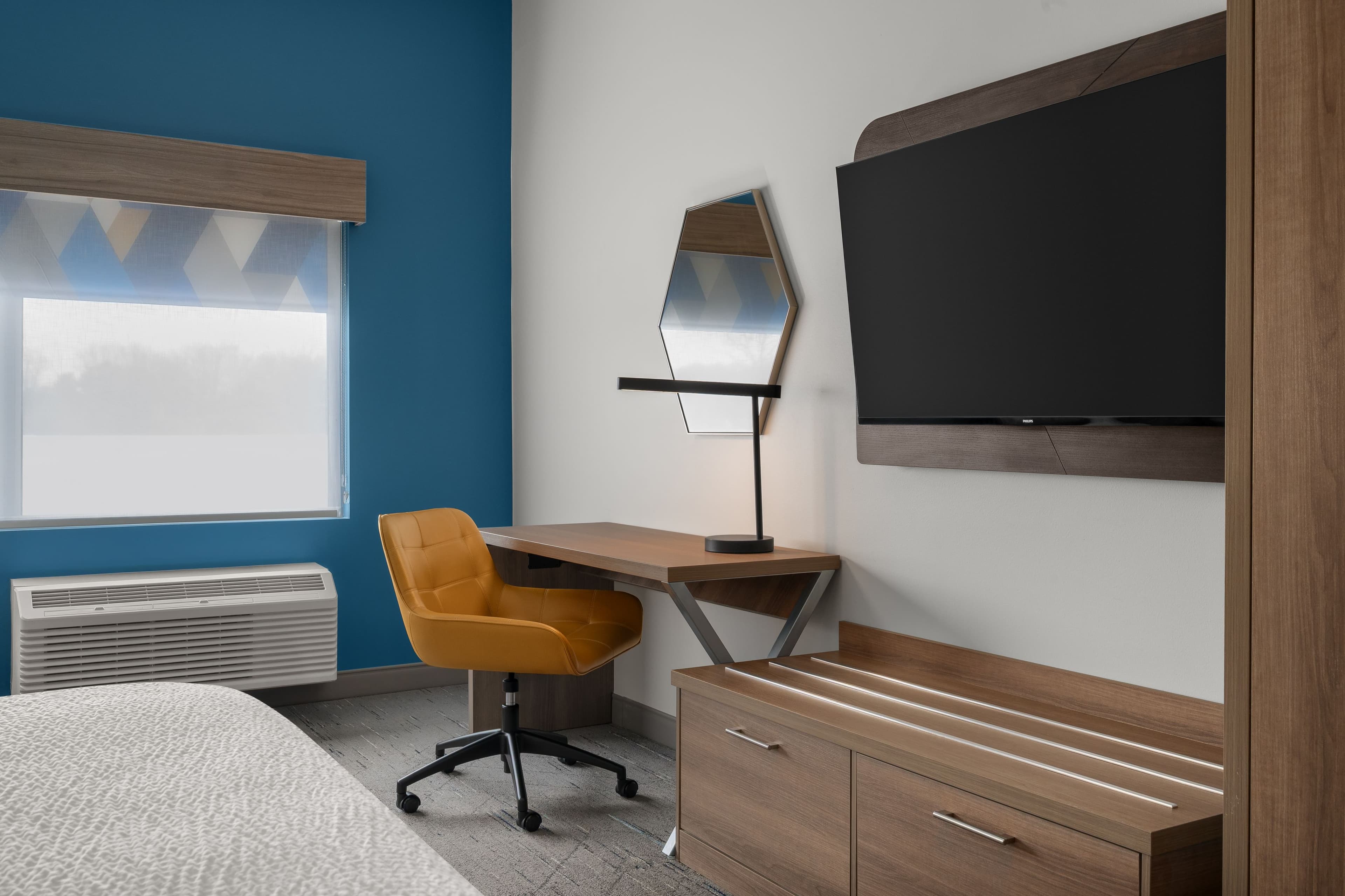 Holiday Inn Express & Suites Muncie Northwest — 7