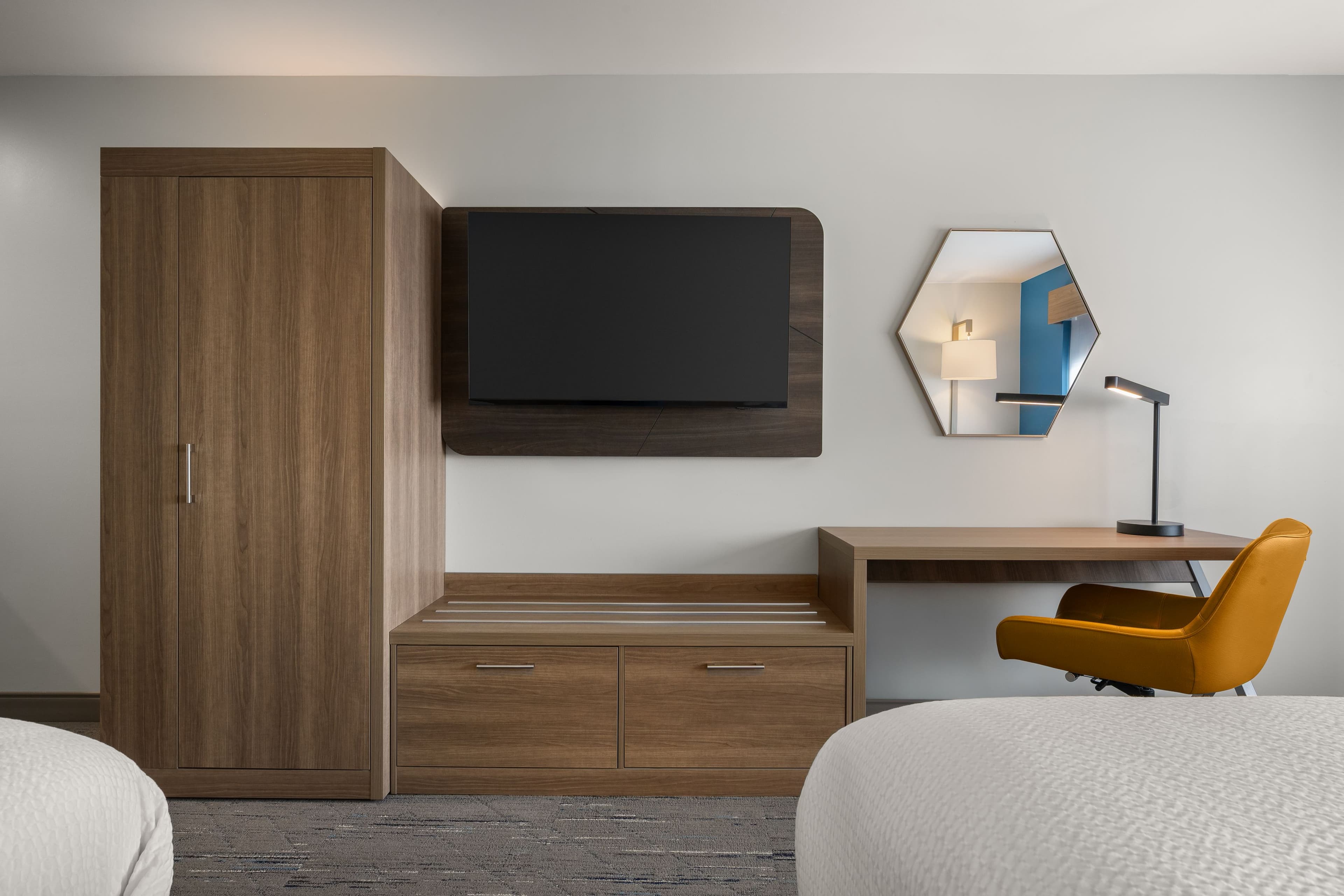 Holiday Inn Express & Suites Muncie Northwest — 6