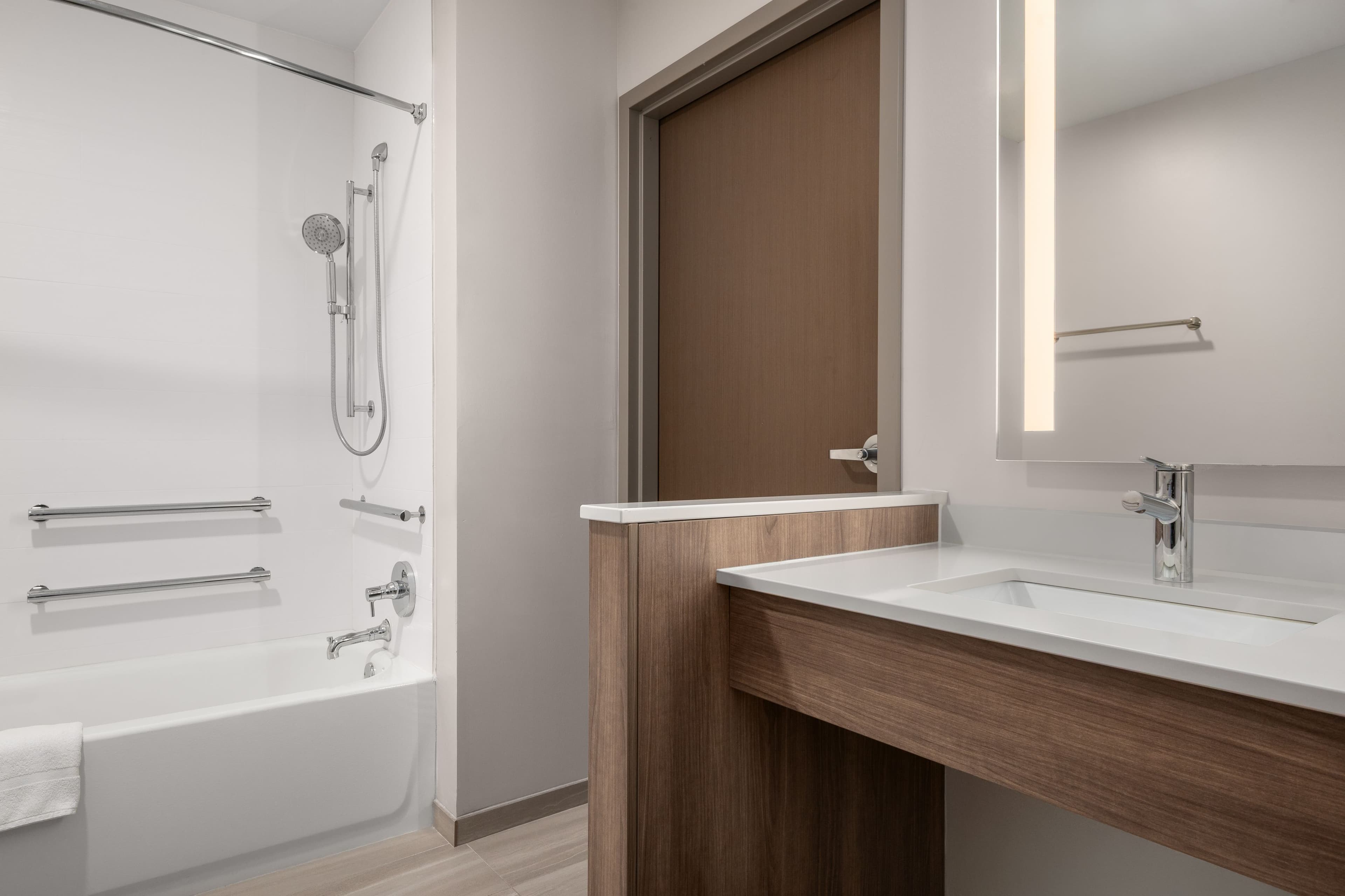 Holiday Inn Express & Suites Muncie Northwest — 10