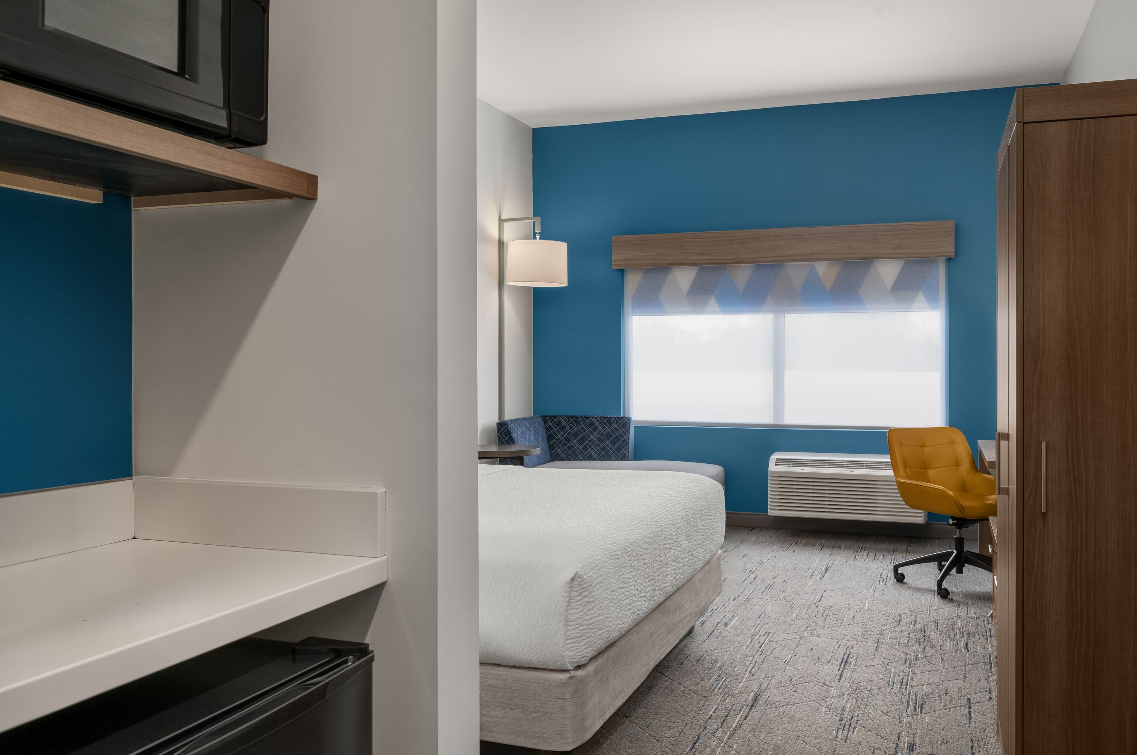 Holiday Inn Express & Suites Muncie Northwest — 2