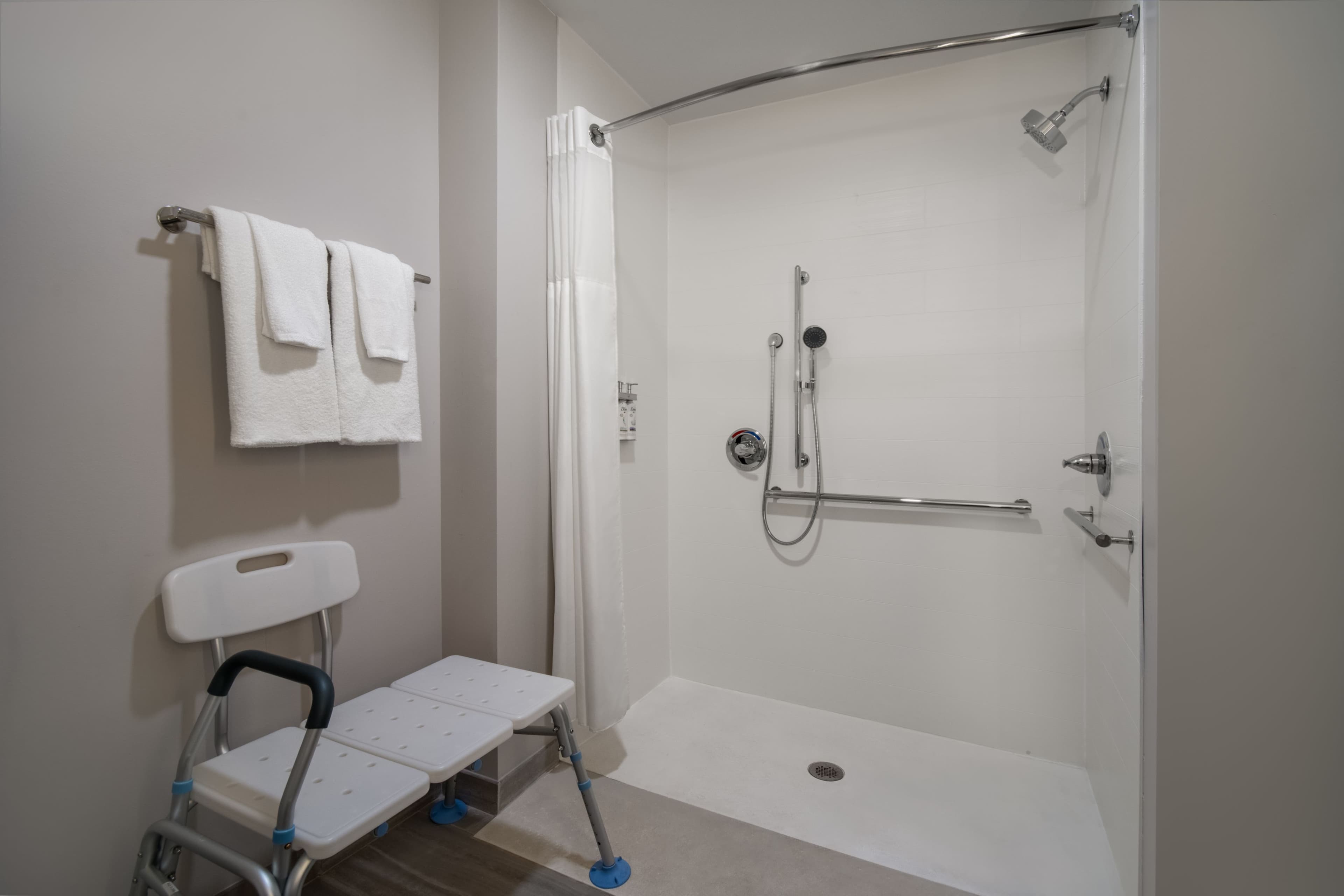 Holiday Inn Express & Suites Muskegon - Grand Haven — 7