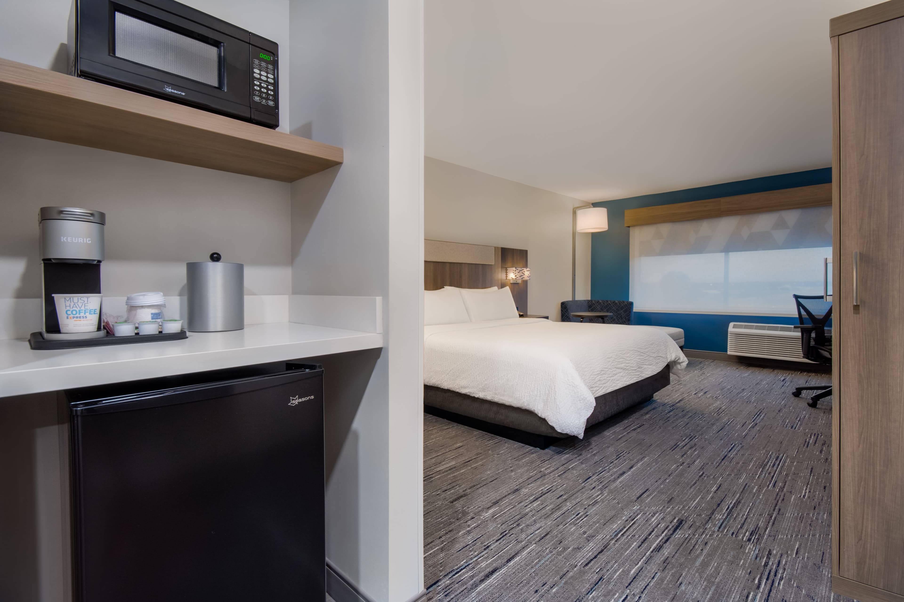 Holiday Inn Express & Suites Muskegon - Grand Haven — 11