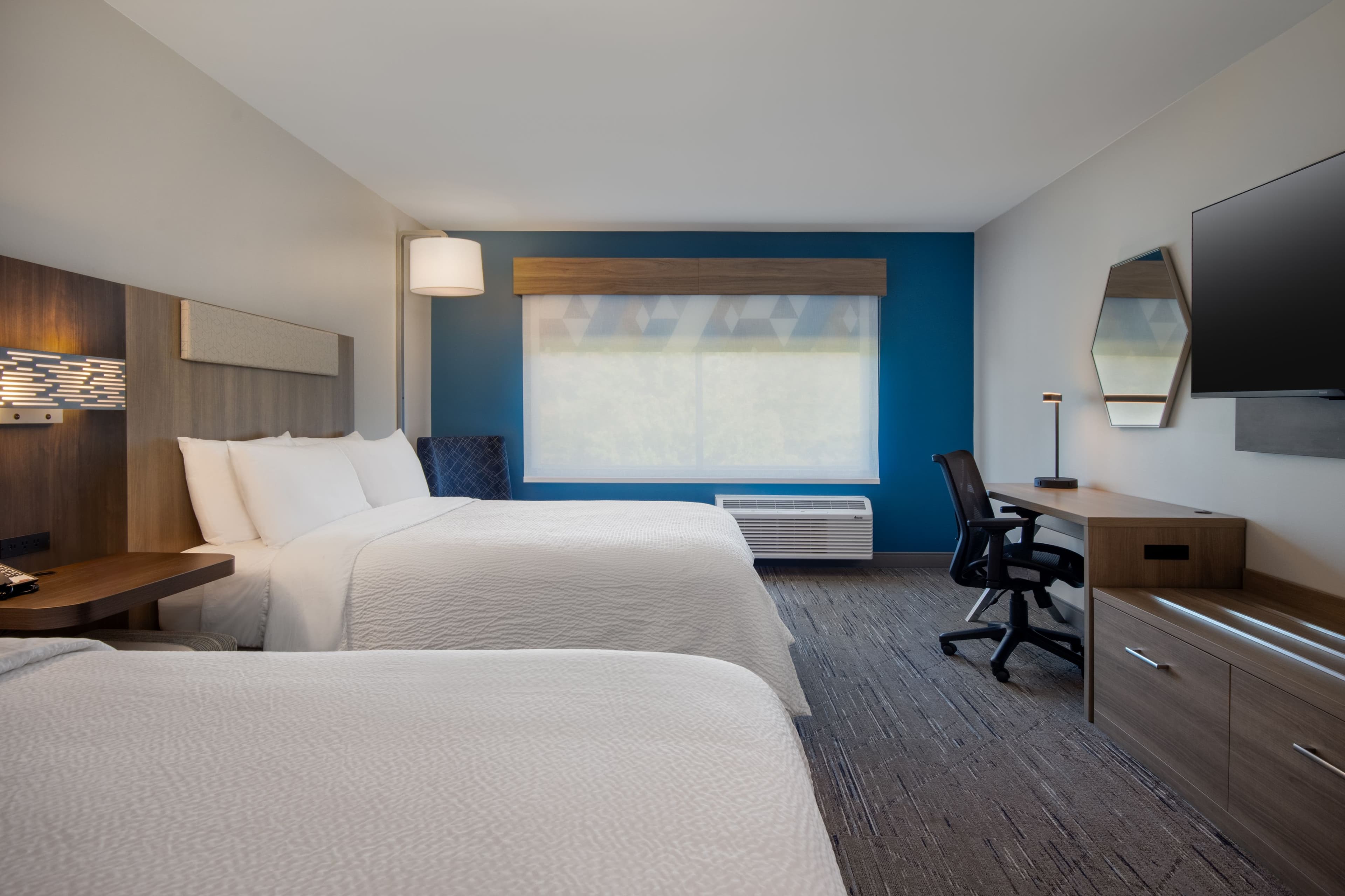 Holiday Inn Express & Suites Muskegon - Grand Haven — 16