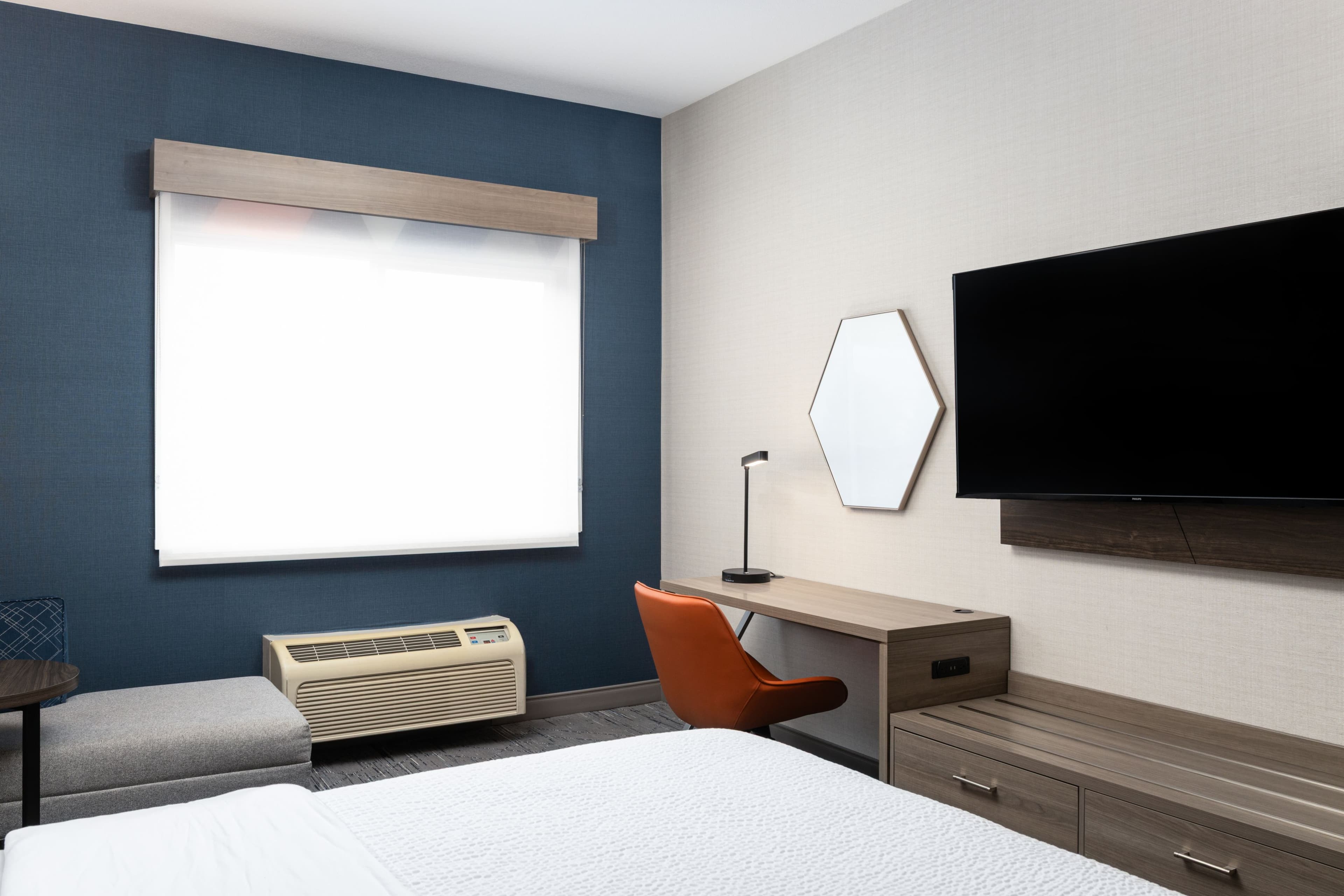 Holiday Inn Express & Suites Nampa - Idaho Center - Image 5