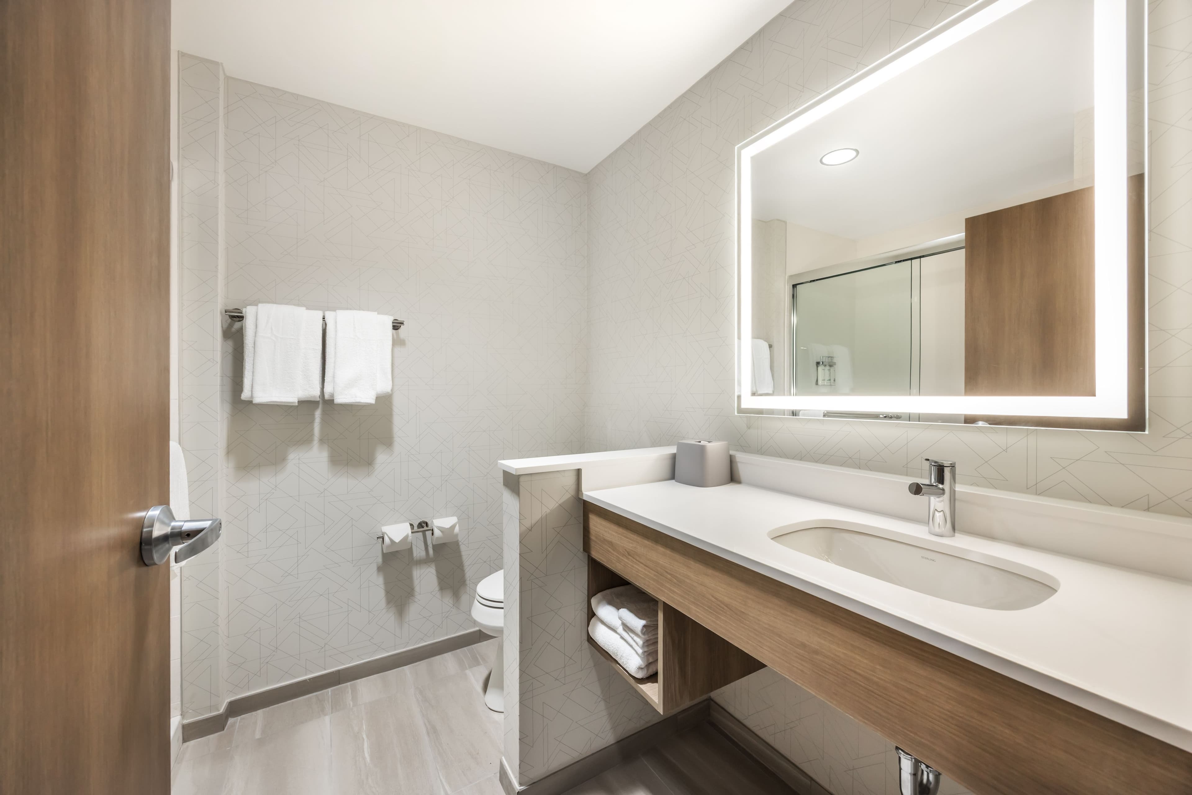 Holiday Inn Express & Suites Nashville West End - Univ Area — 15