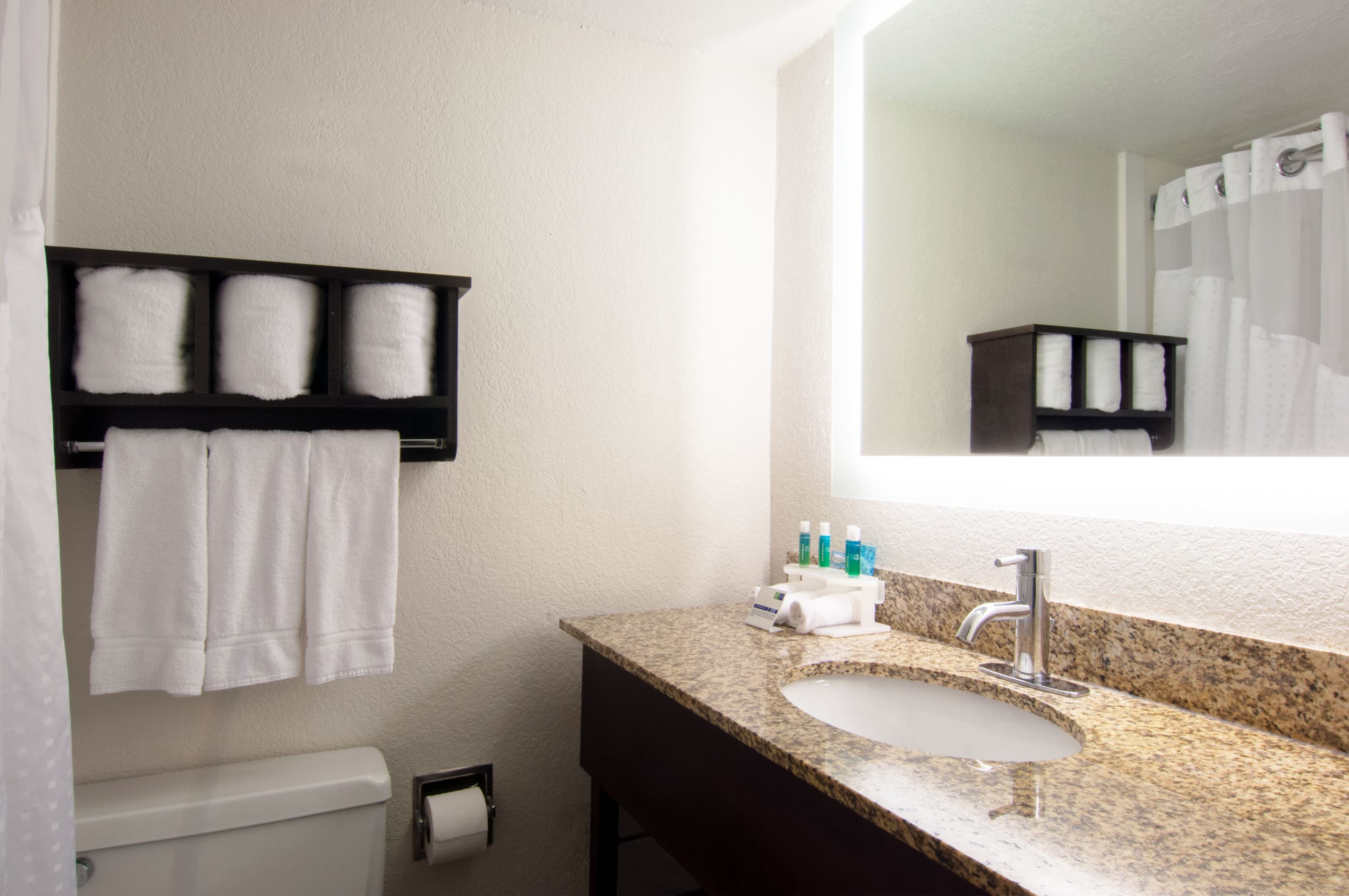 Holiday Inn Express & Suites Nashville-I-40&I-24(Spence Ln) — 6