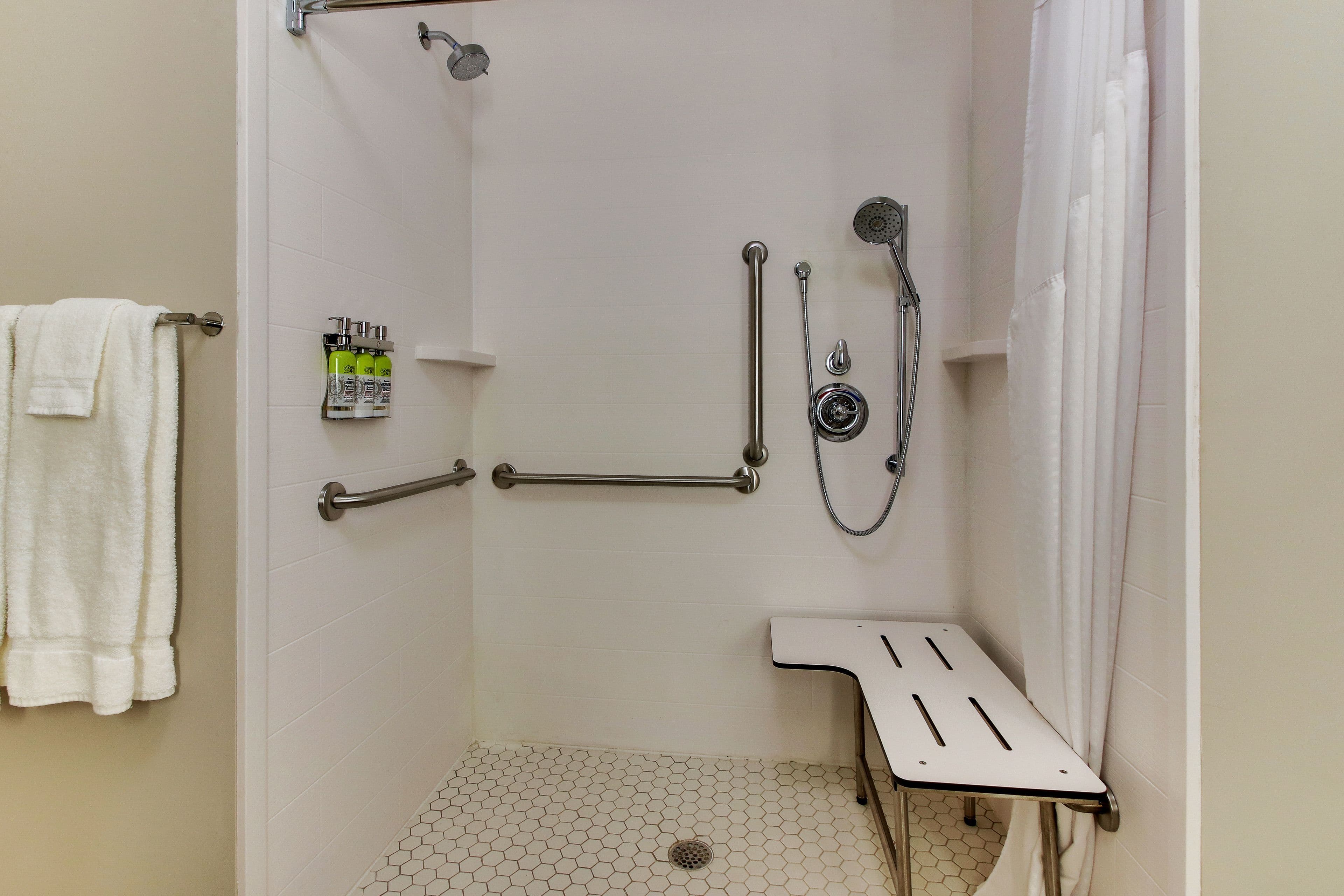 Holiday Inn Express & Suites Nashville MetroCenter Downtown — 37