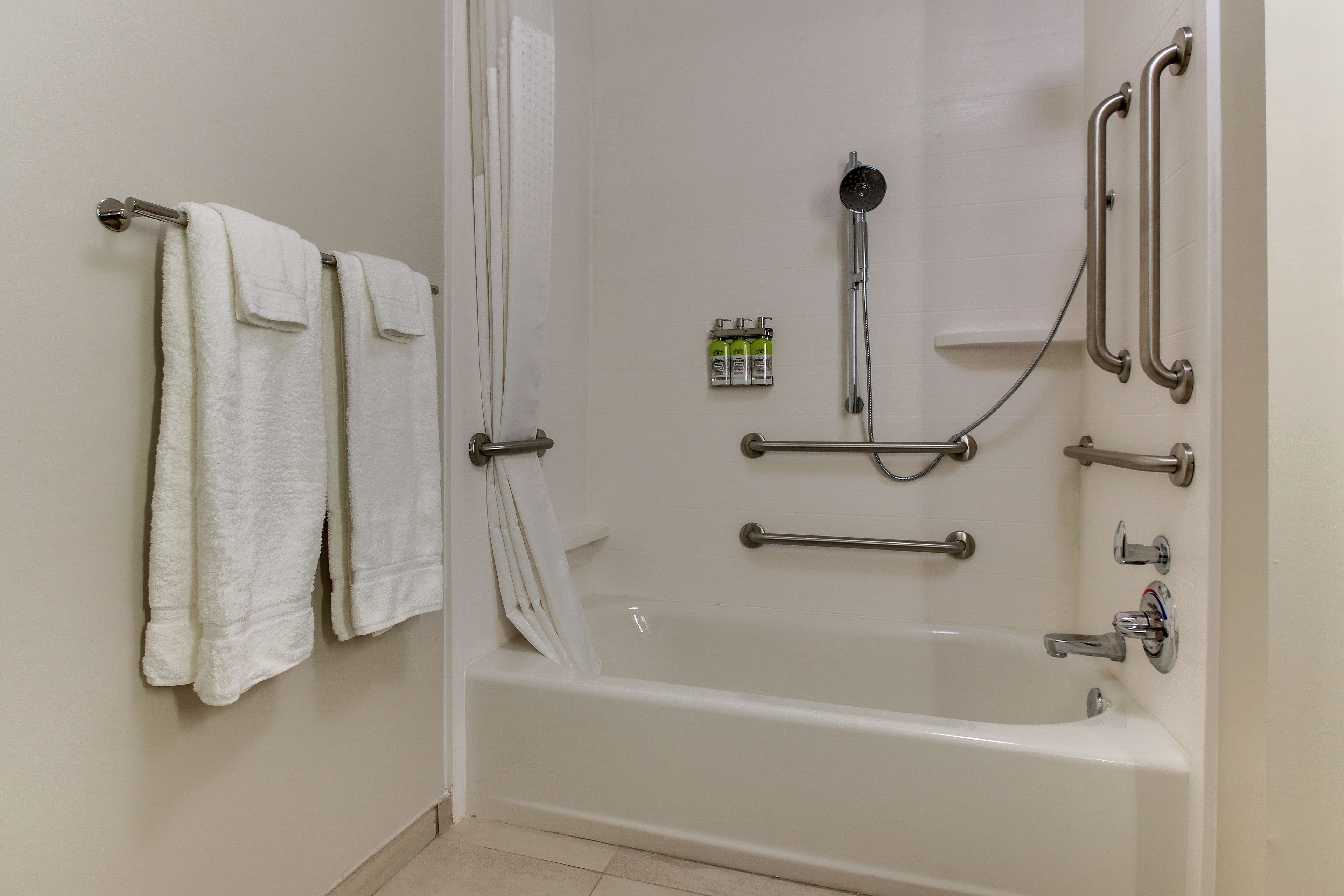 Holiday Inn Express & Suites Nashville MetroCenter Downtown — 19