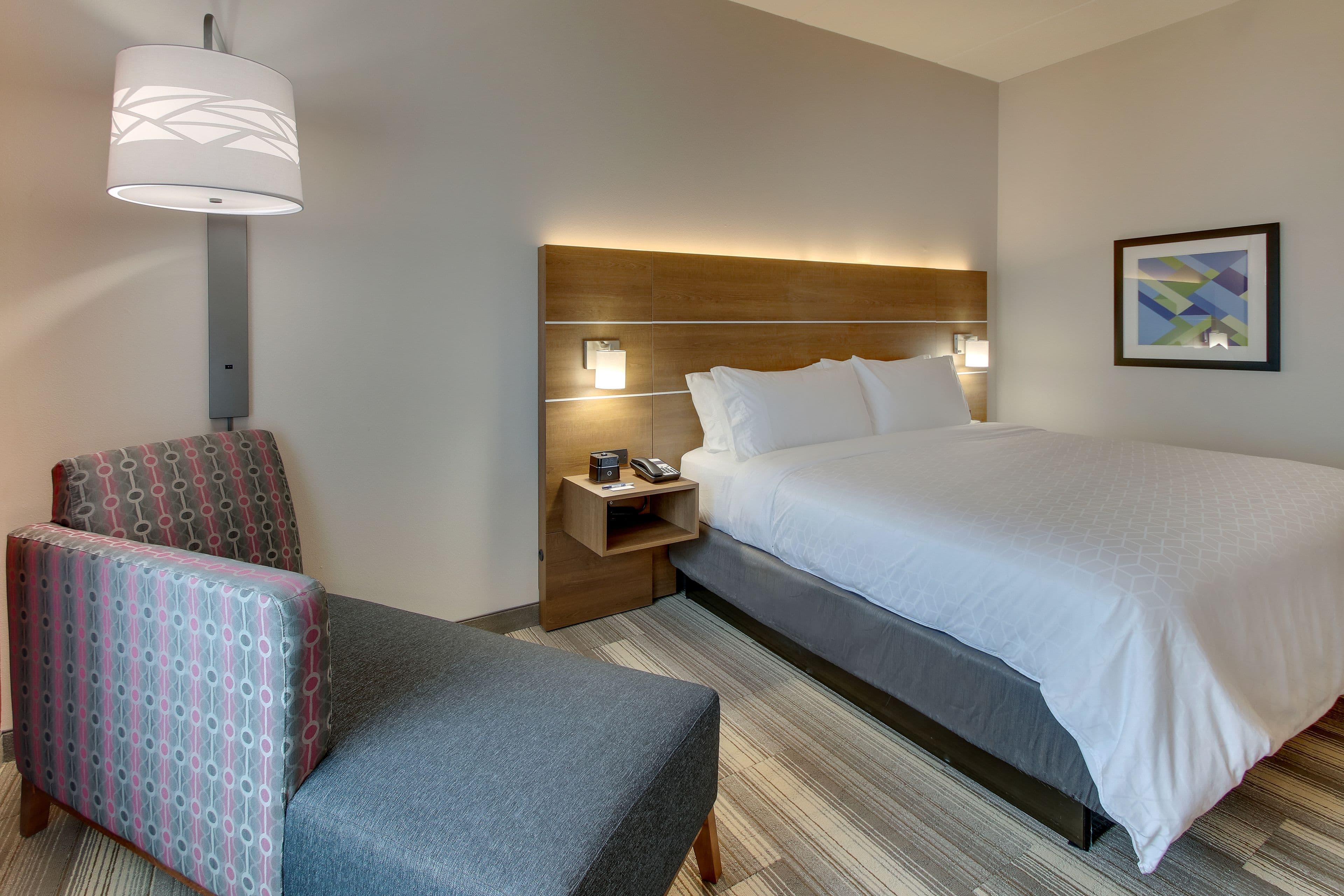 Holiday Inn Express & Suites Nashville MetroCenter Downtown — 9