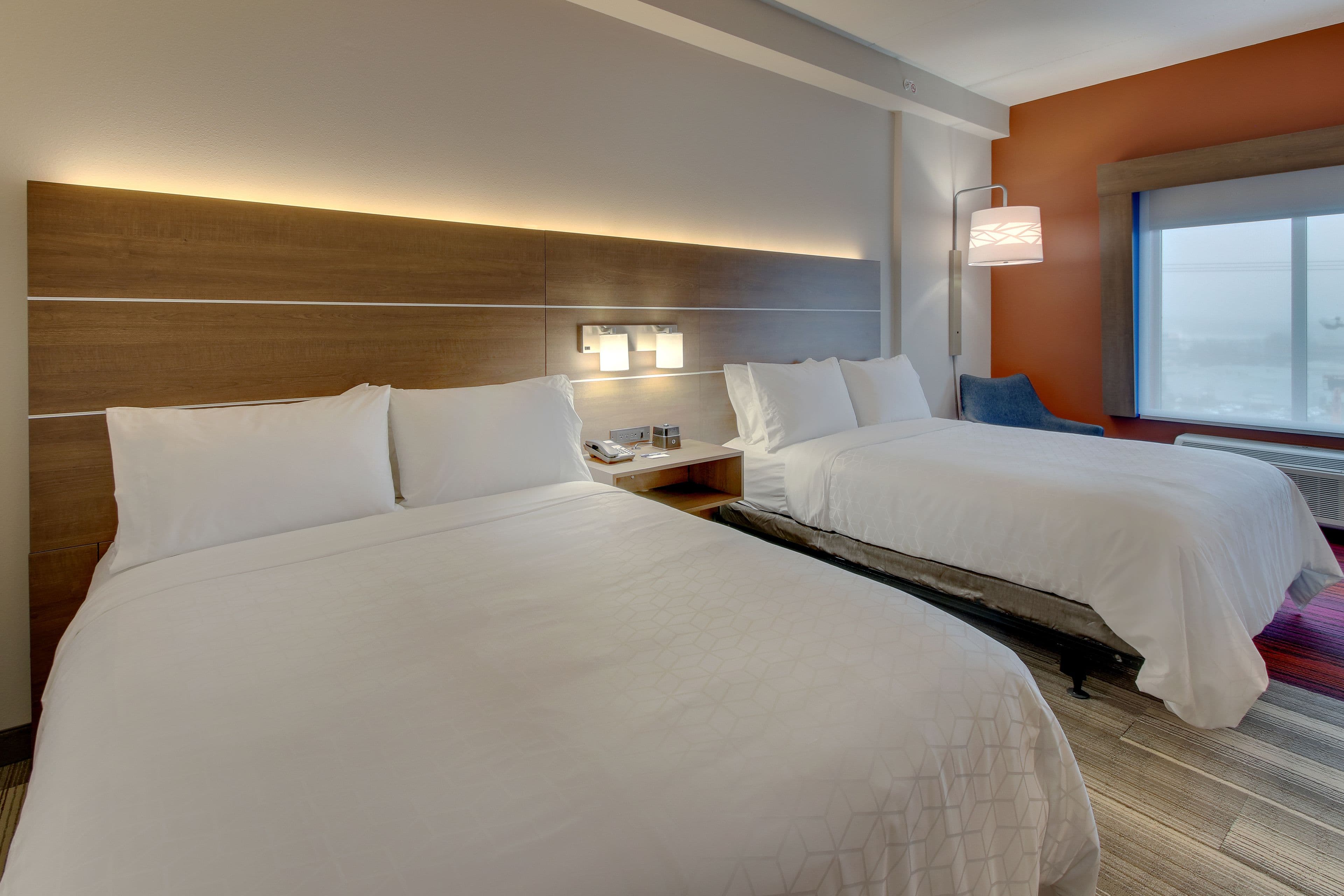 Holiday Inn Express & Suites Nashville MetroCenter Downtown — 73