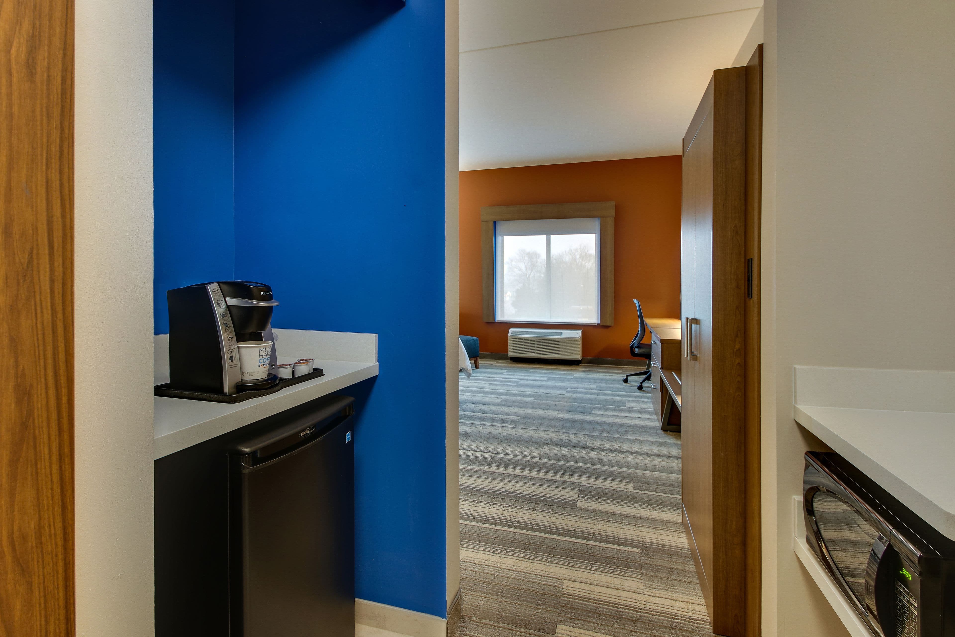 Holiday Inn Express & Suites Nashville MetroCenter Downtown — 10
