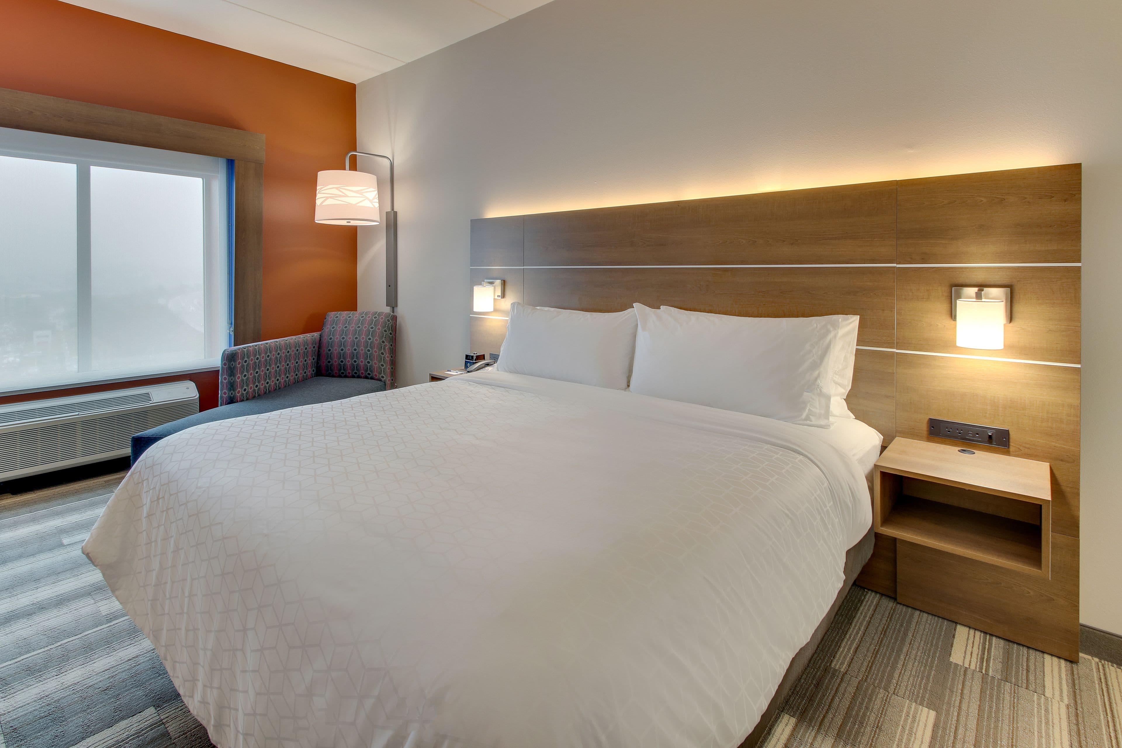 Holiday Inn Express & Suites Nashville MetroCenter Downtown — 16