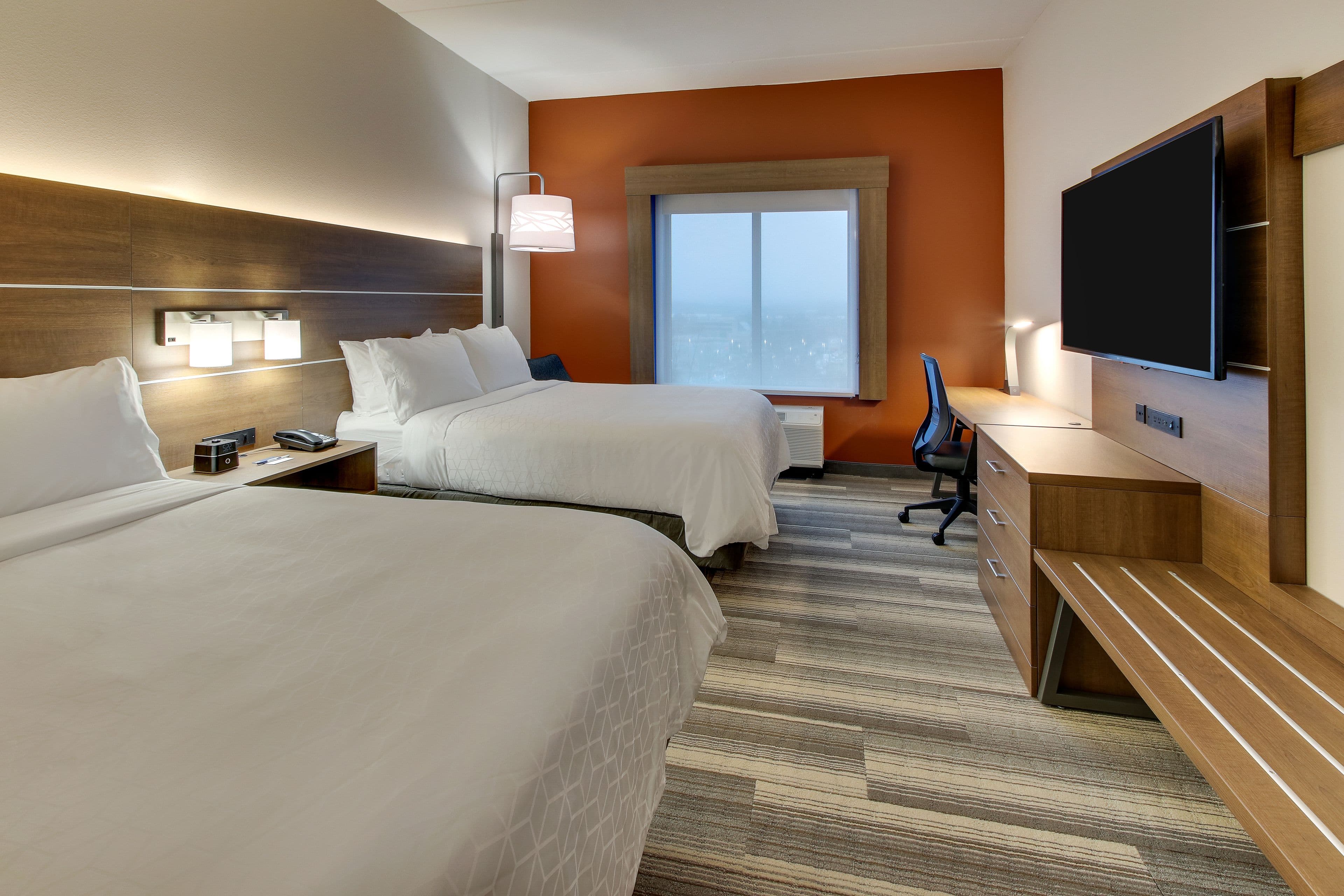 Holiday Inn Express & Suites Nashville MetroCenter Downtown — 64